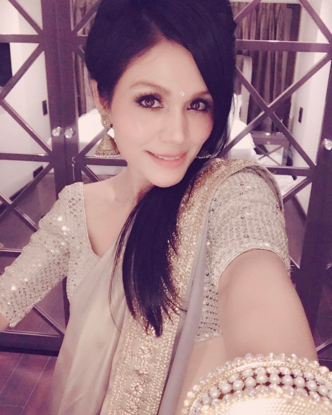 Love Sarees maybe coz Saree and Sonu both have S in common. Sonu kakkar, Stylish girl, Indian look