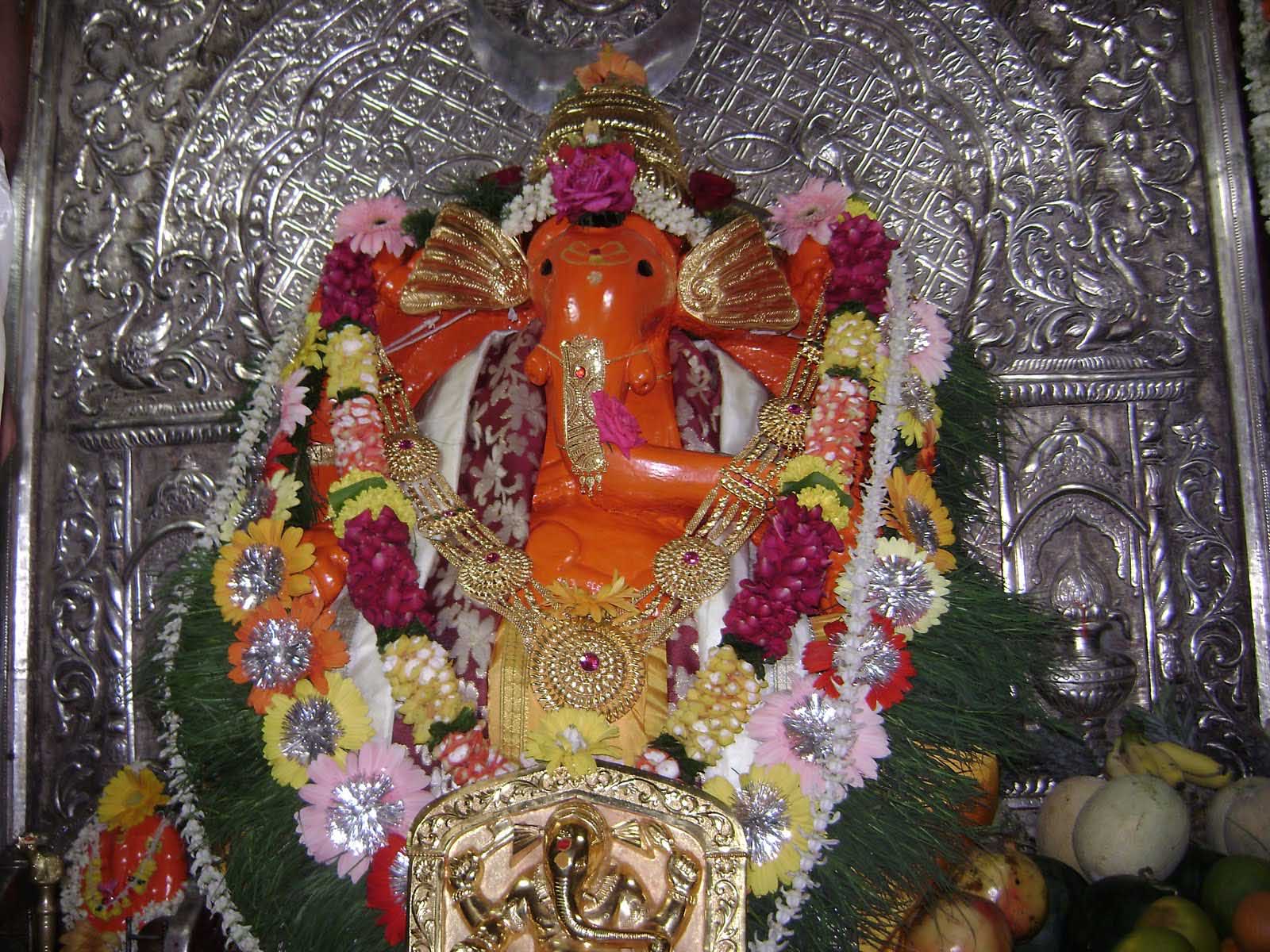 Pretty Decoration Of Siddhivinayak Ganpati Statue Ganpati Mandir