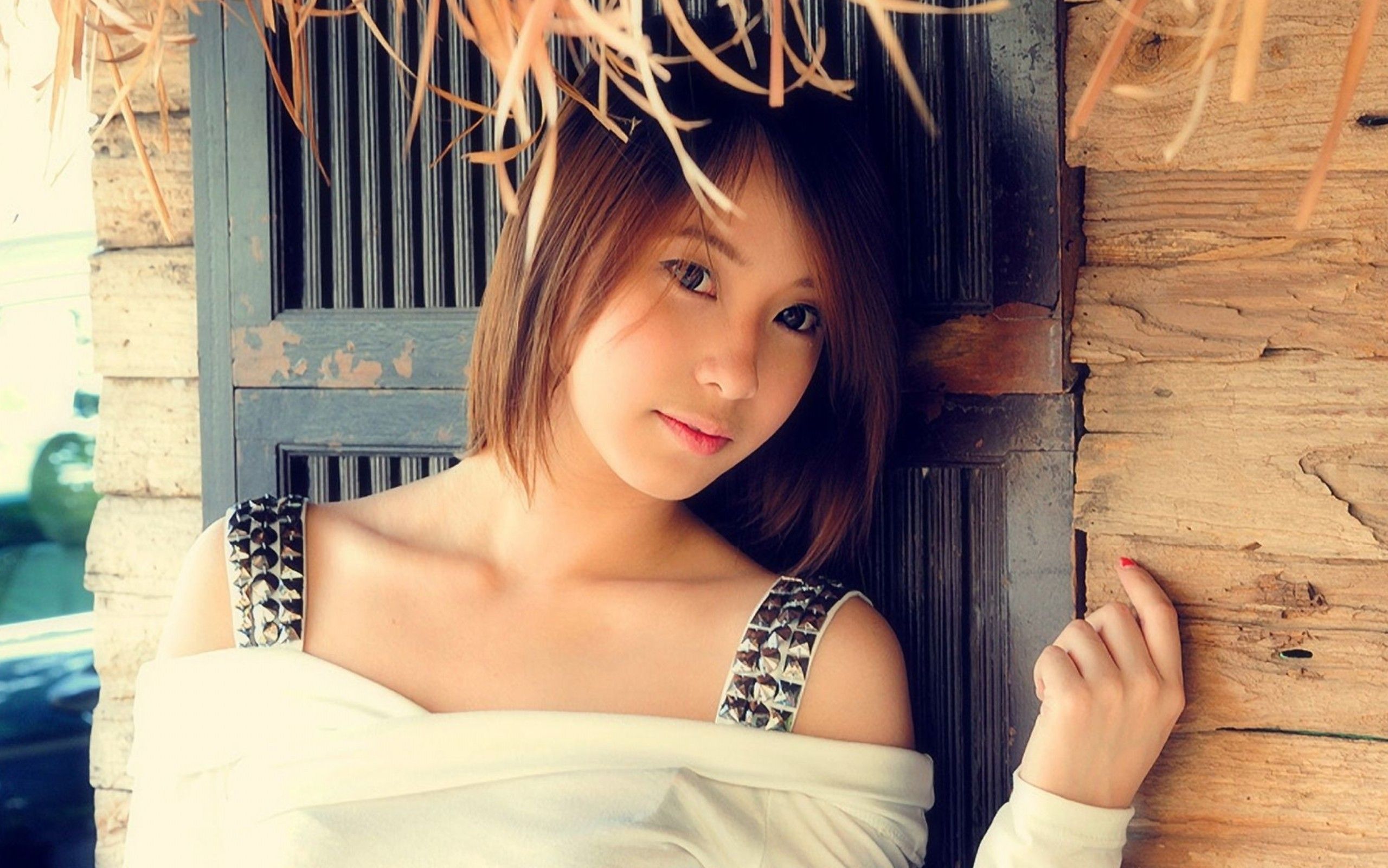 Cute Asian Girl Photo