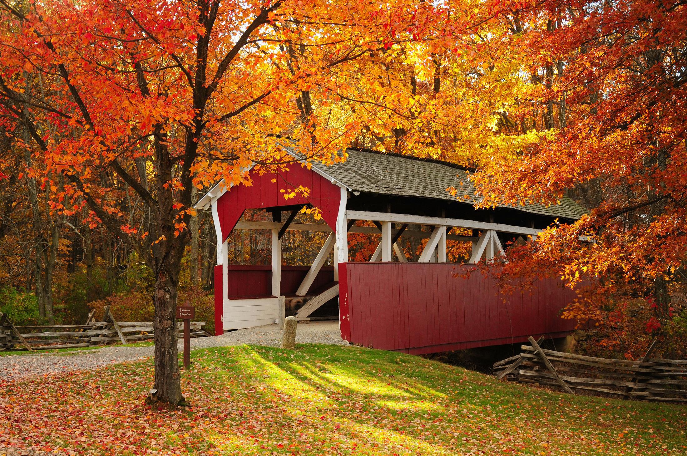 Covered Bridge In Pennsylvania During Autumn. Beautiful Photo, HN 87