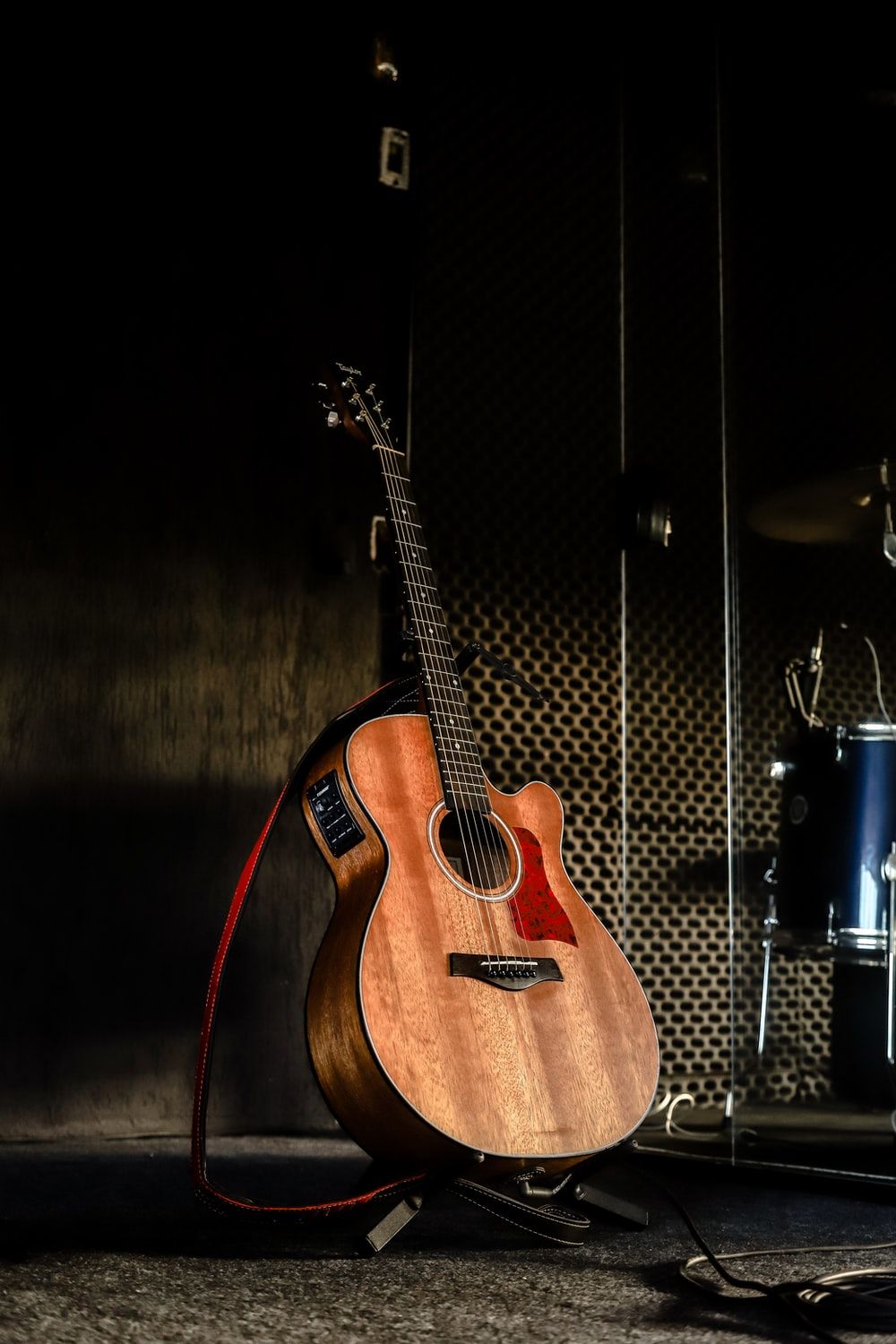 Acoustic Guitar Picture [HD]. Download Free Image