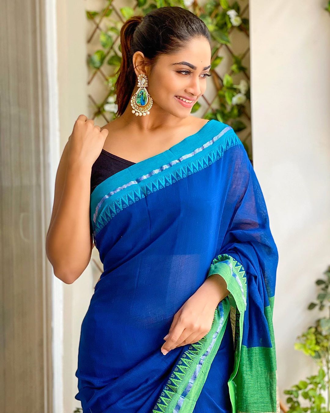 Shivani Narayanan Photo: Latest Shivani Narayanan Image, HD Wallpaper, Picture, Gallery of Actor Shivani Narayanan