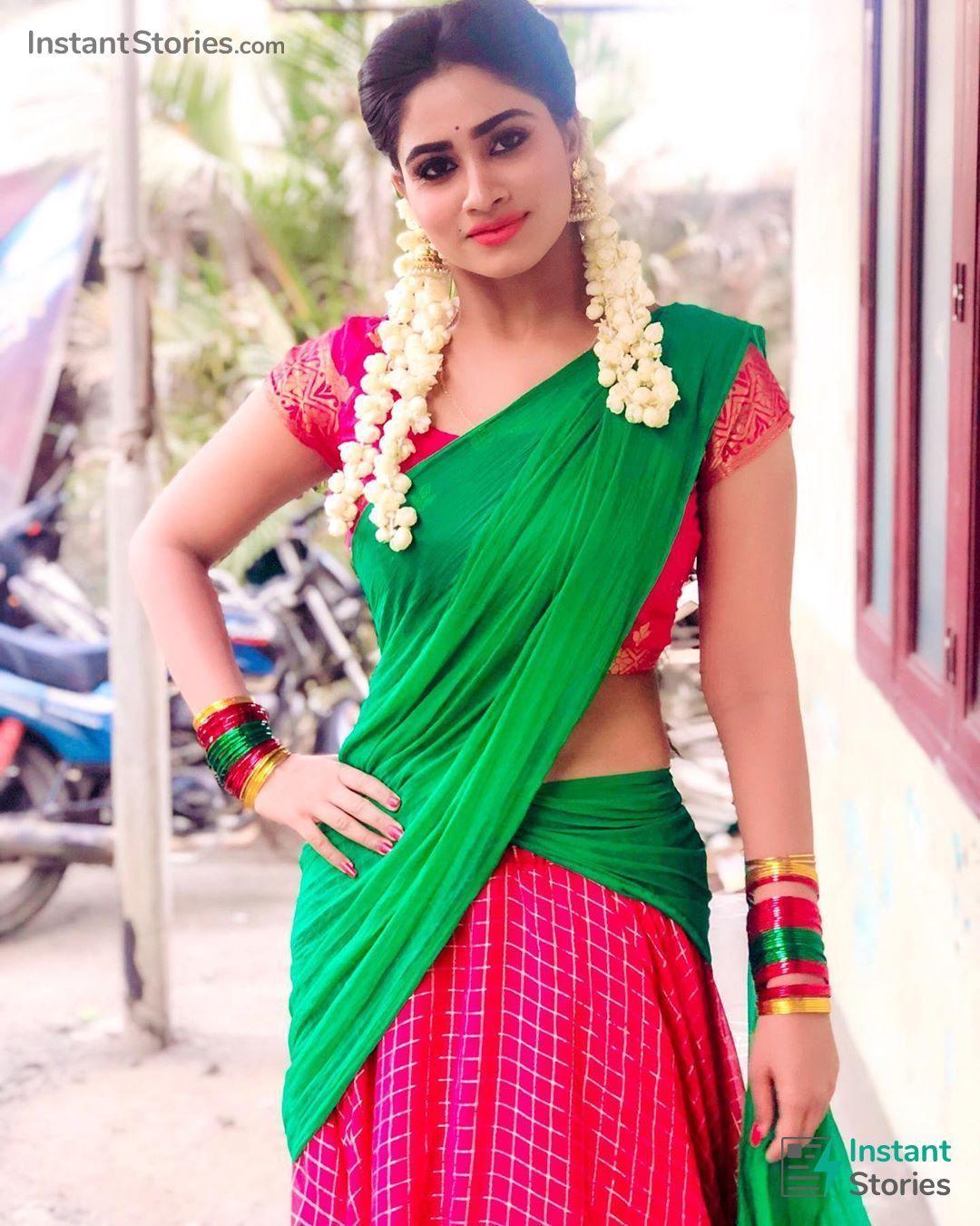 Shivani Narayanan Latest Hot HD Photo / Wallpaper (1080p) (Instagram / Facebook)