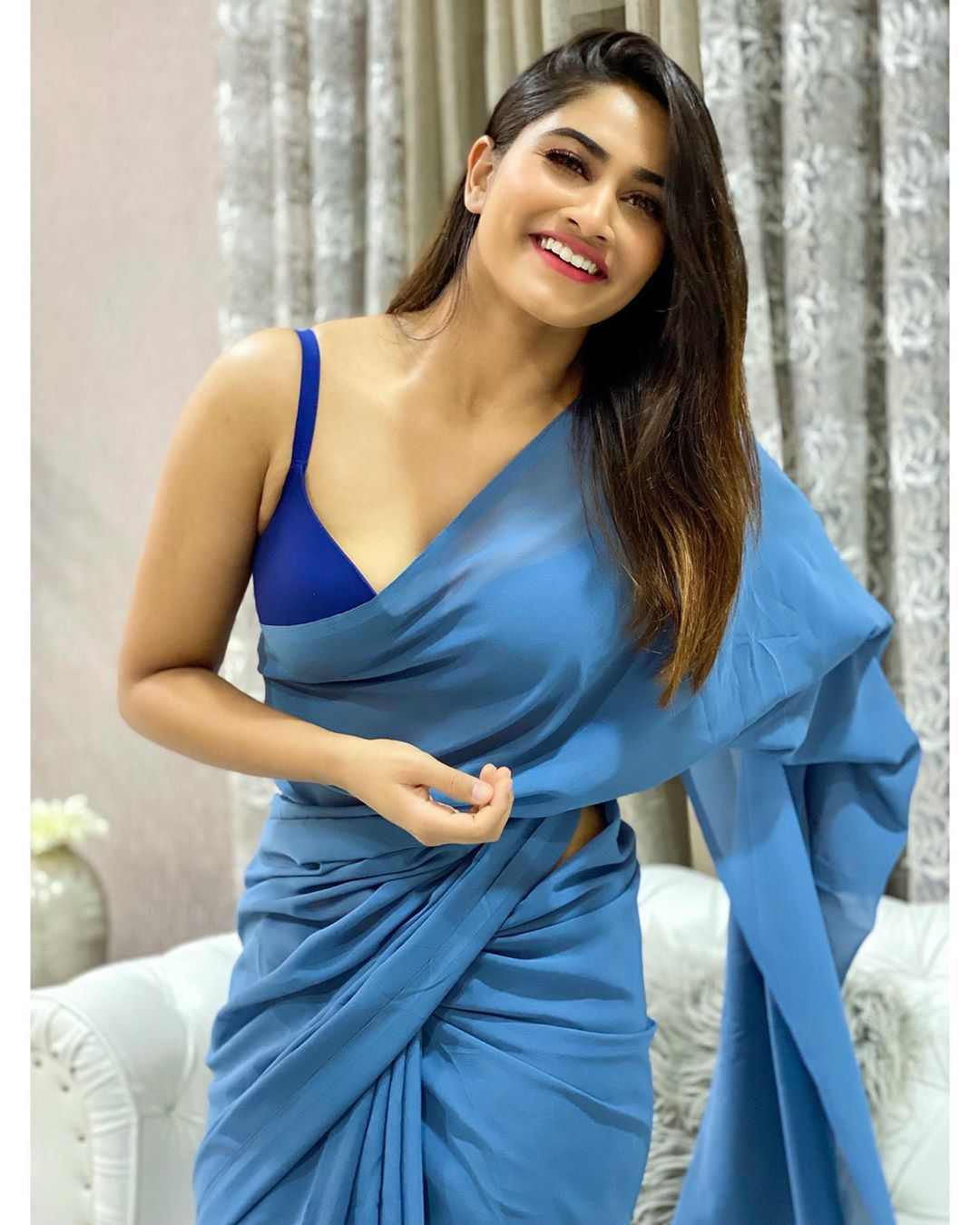 Shivani Narayanan Photo [HD]: Latest Image, Picture, Stills of Shivani Narayanan