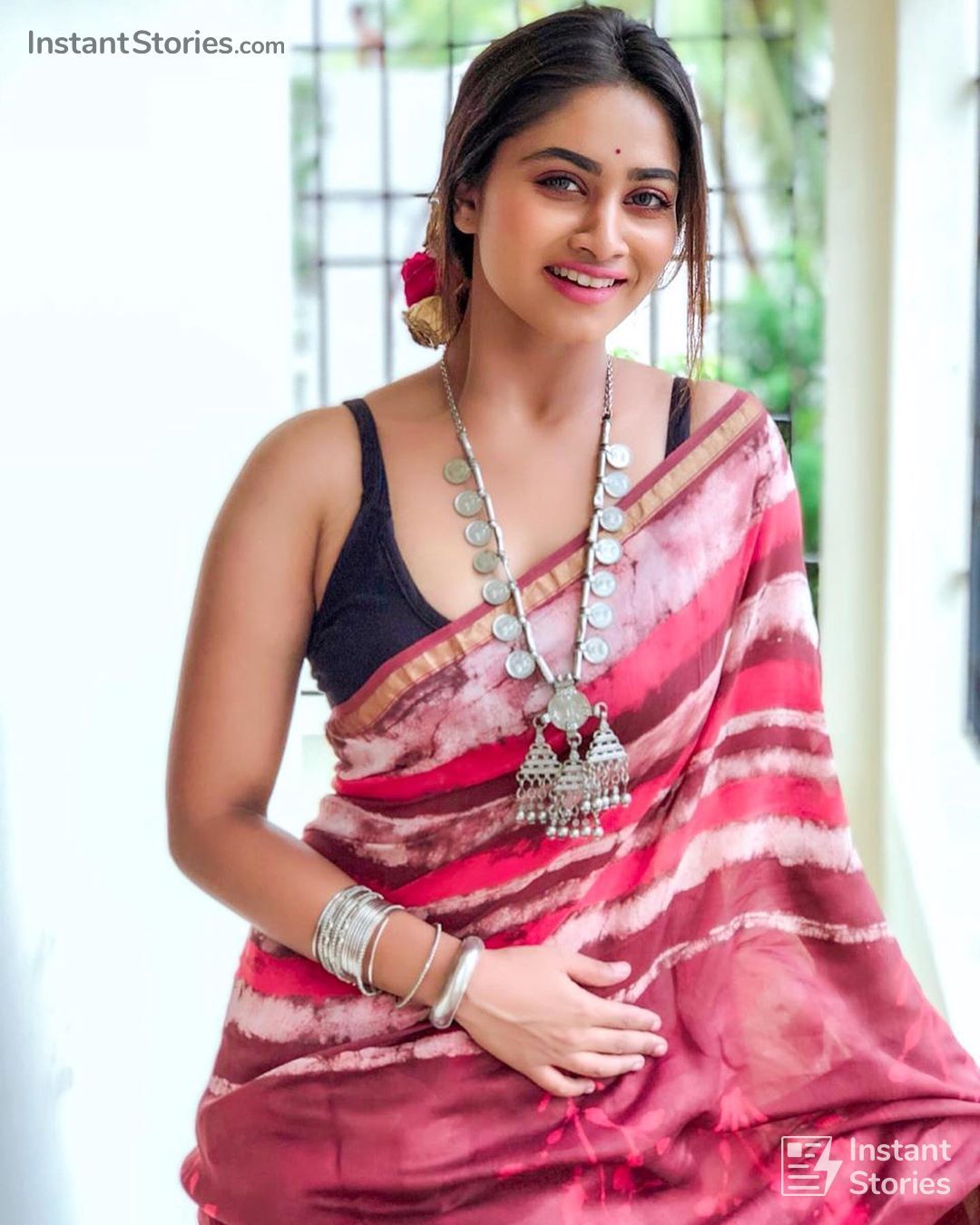 Shivani Narayanan Latest Hot HD Photo / Wallpaper (1080p) (Instagram / Facebook)