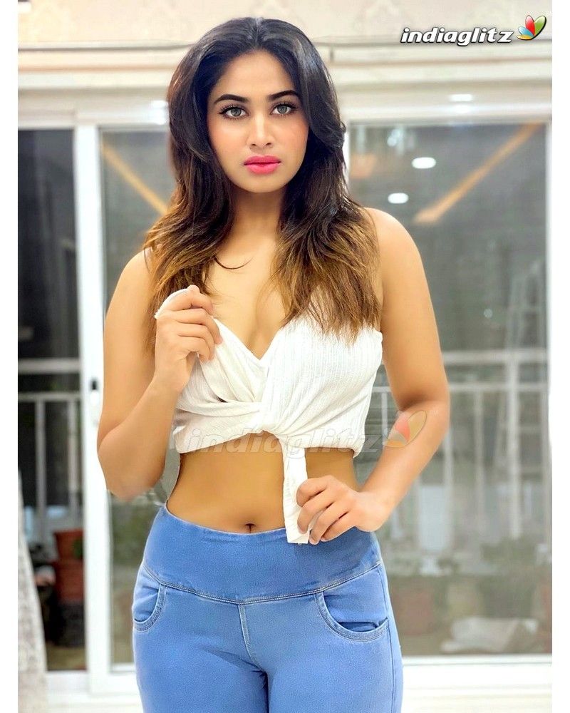 Shivani Narayanan Photo Actress photo, image, gallery, stills and clips