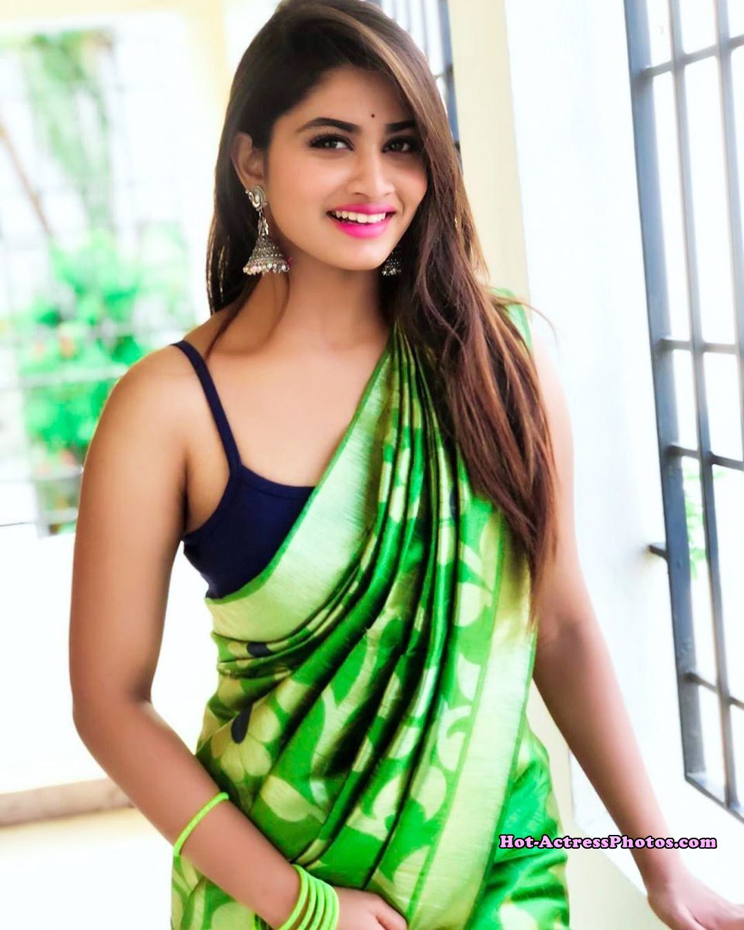 Shivani Narayanan Hot Photo In Saree