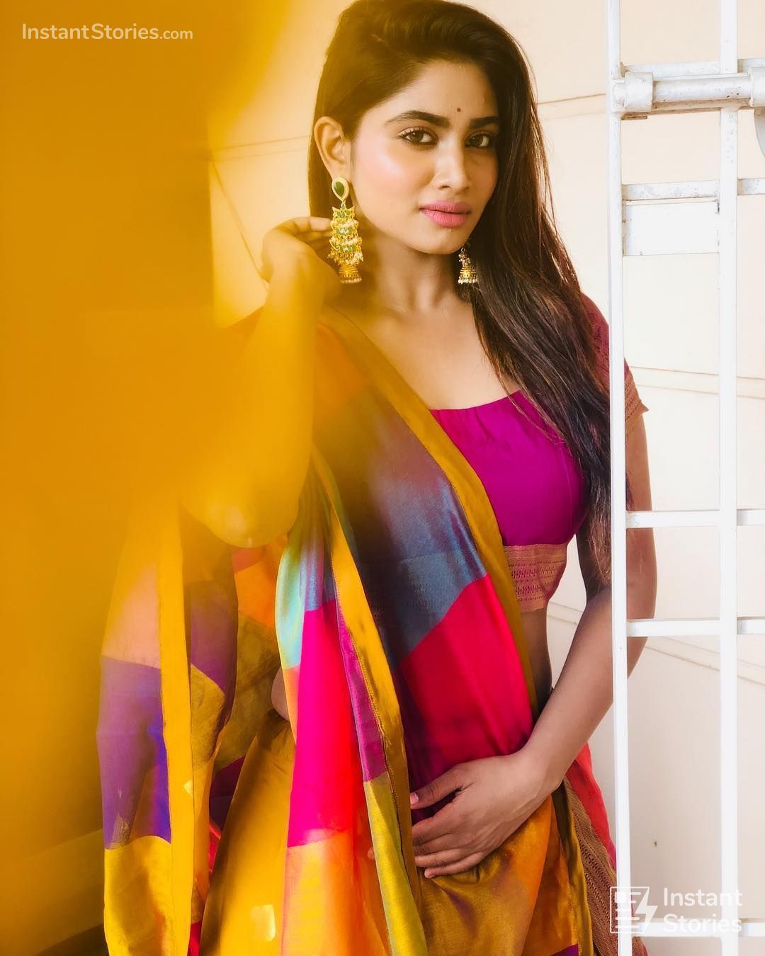 Shivani Narayanan Latest Hot HD Photo / Wallpaper (1080p) (Instagram / Facebook)