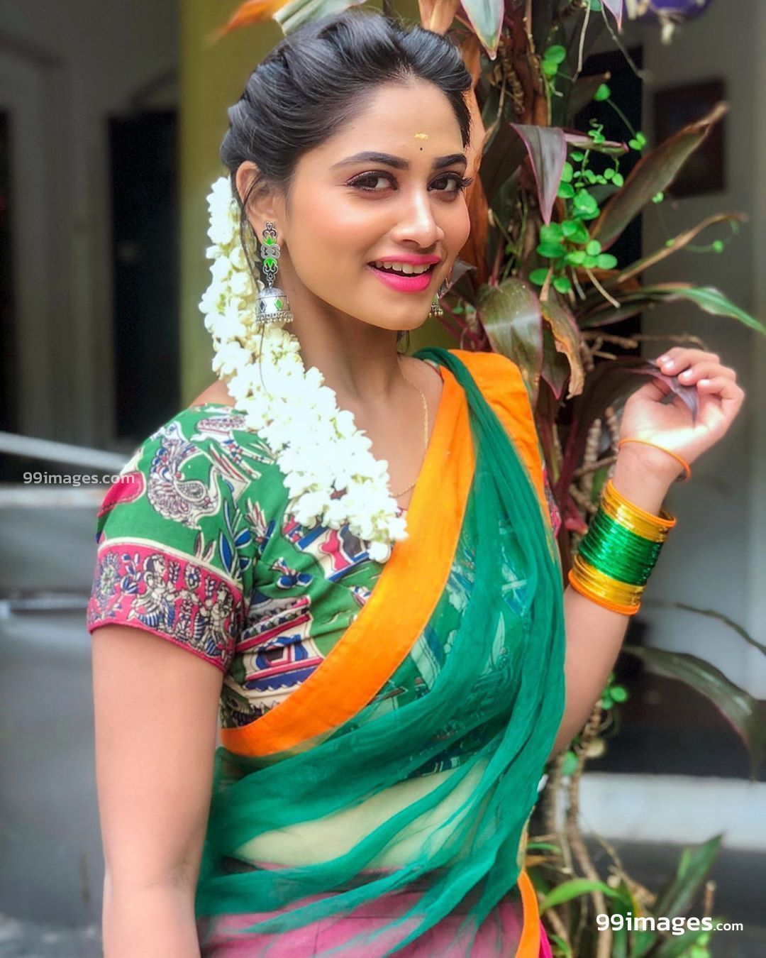 Shivani Narayanan Latest Hot HD Photohoot photo / Wallpaper (1080p). Photo wallpaper, Half saree designs, Saree