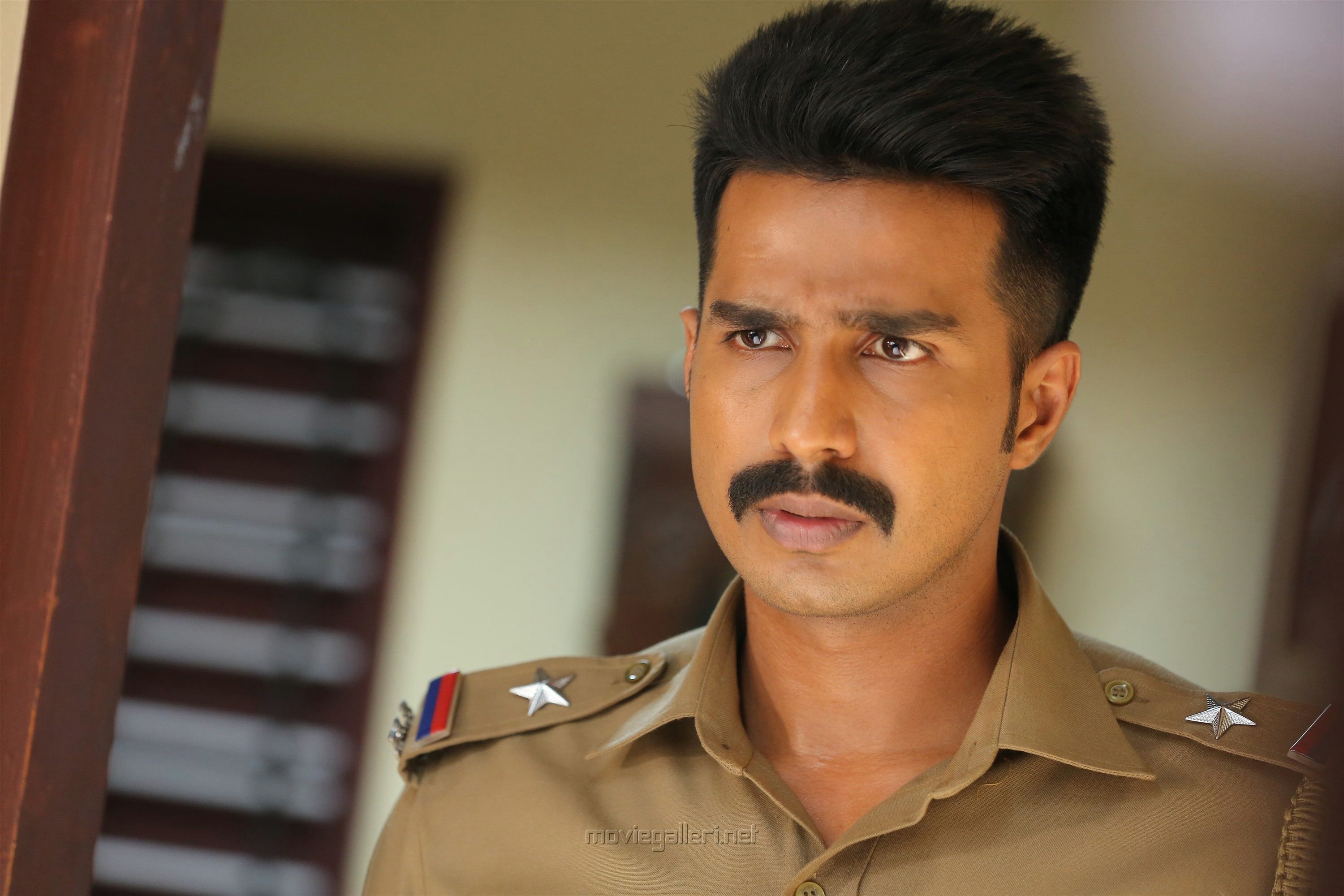 Ratchasan Hero Vishnu Vishal HD Photo Stills Pics Image. New Movie Posters