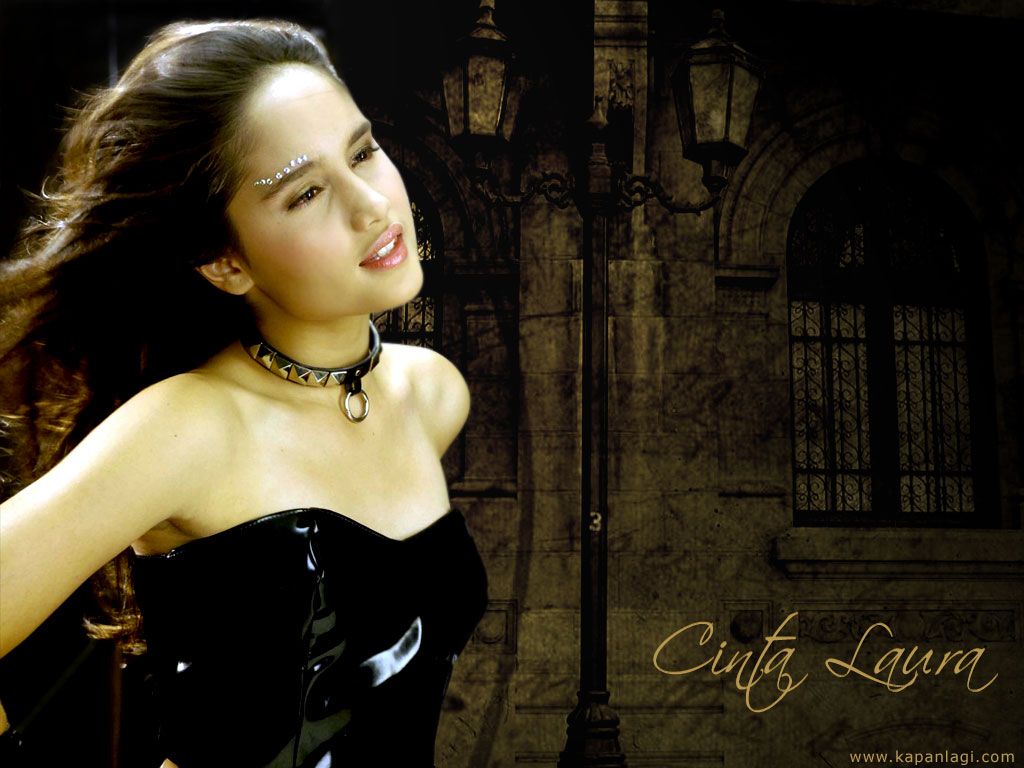 Gallery Archive Model: Cinta Laura