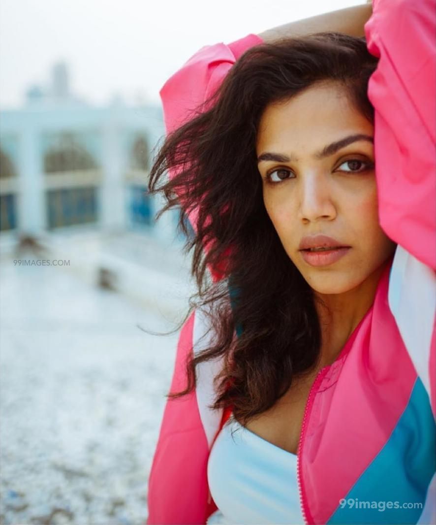 Shriya Pilgaonkar Latest Hot HD Photohoot Photo / Wallpaper (1080p) (886x1066)