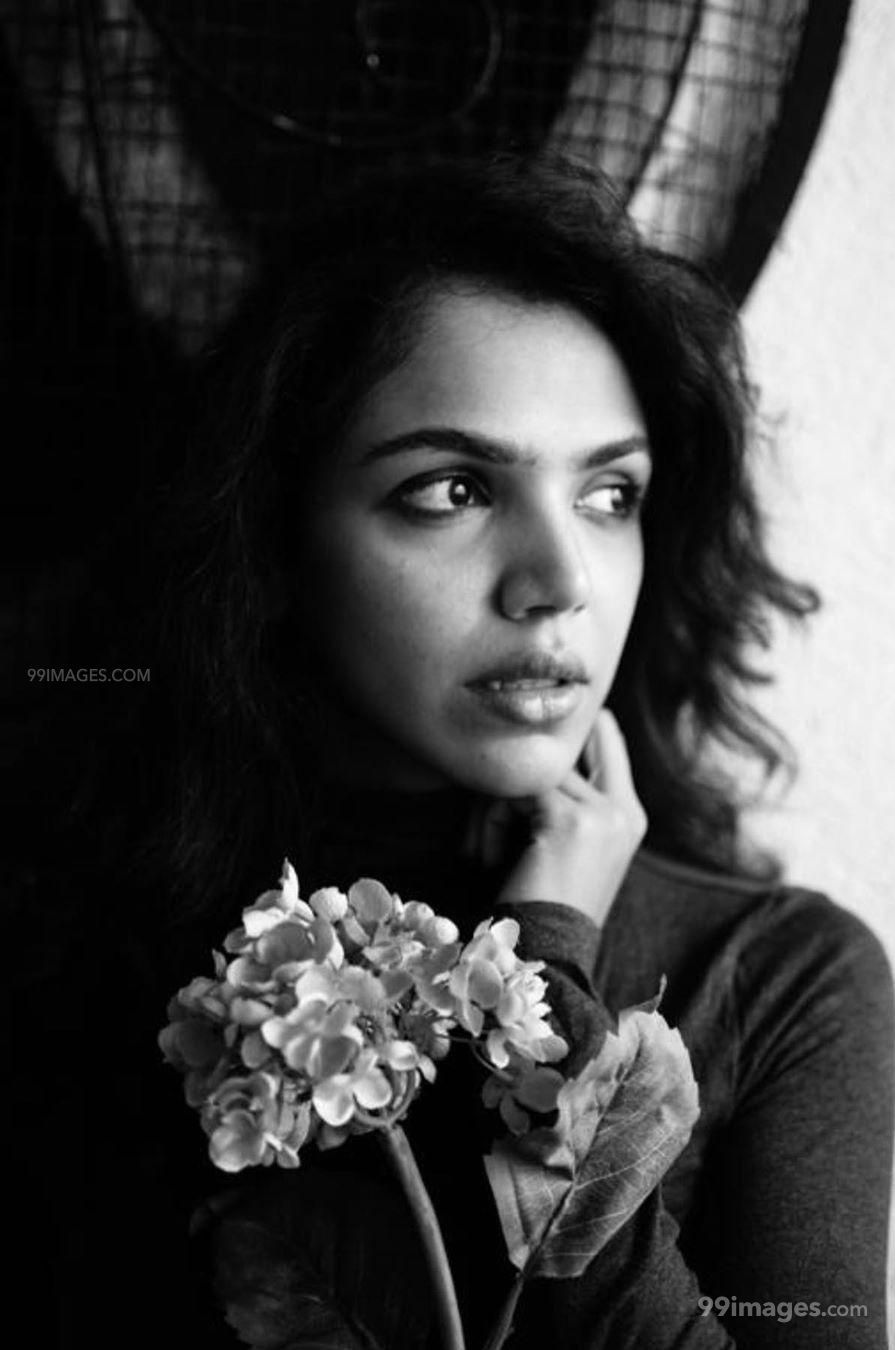 Shriya Pilgaonkar Latest Hot HD Photohoot Photo / Wallpaper (1080p) (895x1350)
