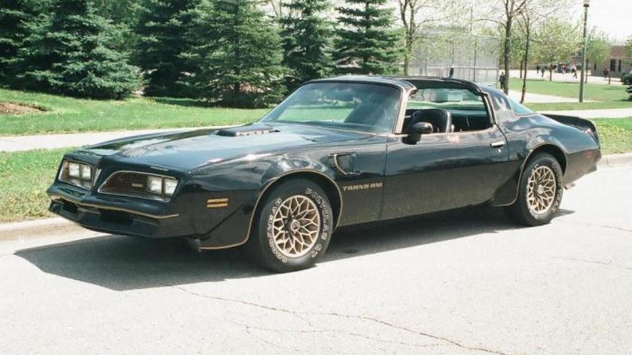 Pontiac Trans Am Smokey and the Bandit previously owned by Burt Reynolds auctioned for $000