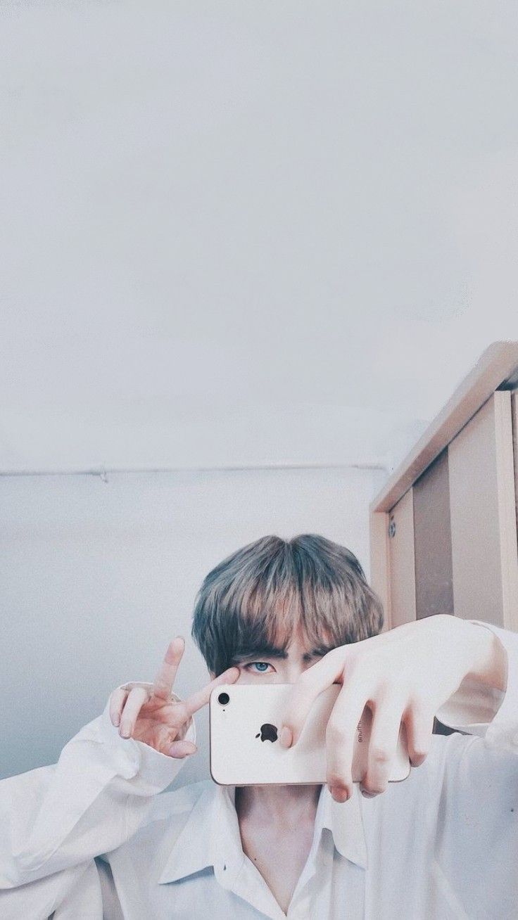 Taehyung selfie #wallpaper #bts #v #Taehyungie #taehyung #btsfakelove #gogo. Suami, Suami masa depan, Wallpaper ponsel