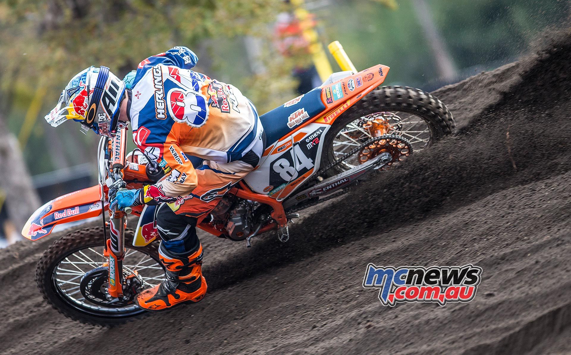 Jeffrey Herlings signs with KTM through 2020
