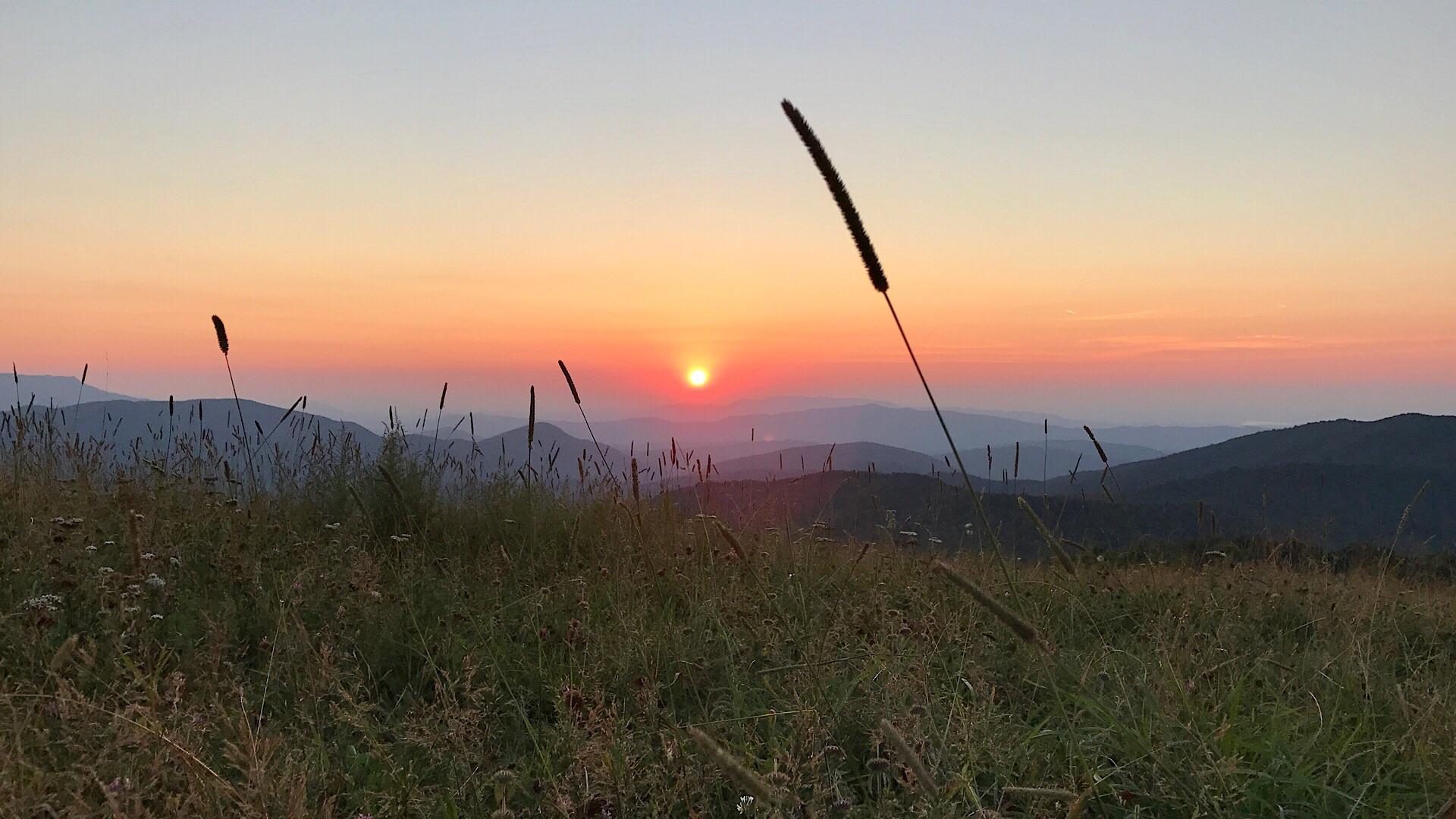 Sunset at Max Patch on the Appalachian trail [1920x1080]