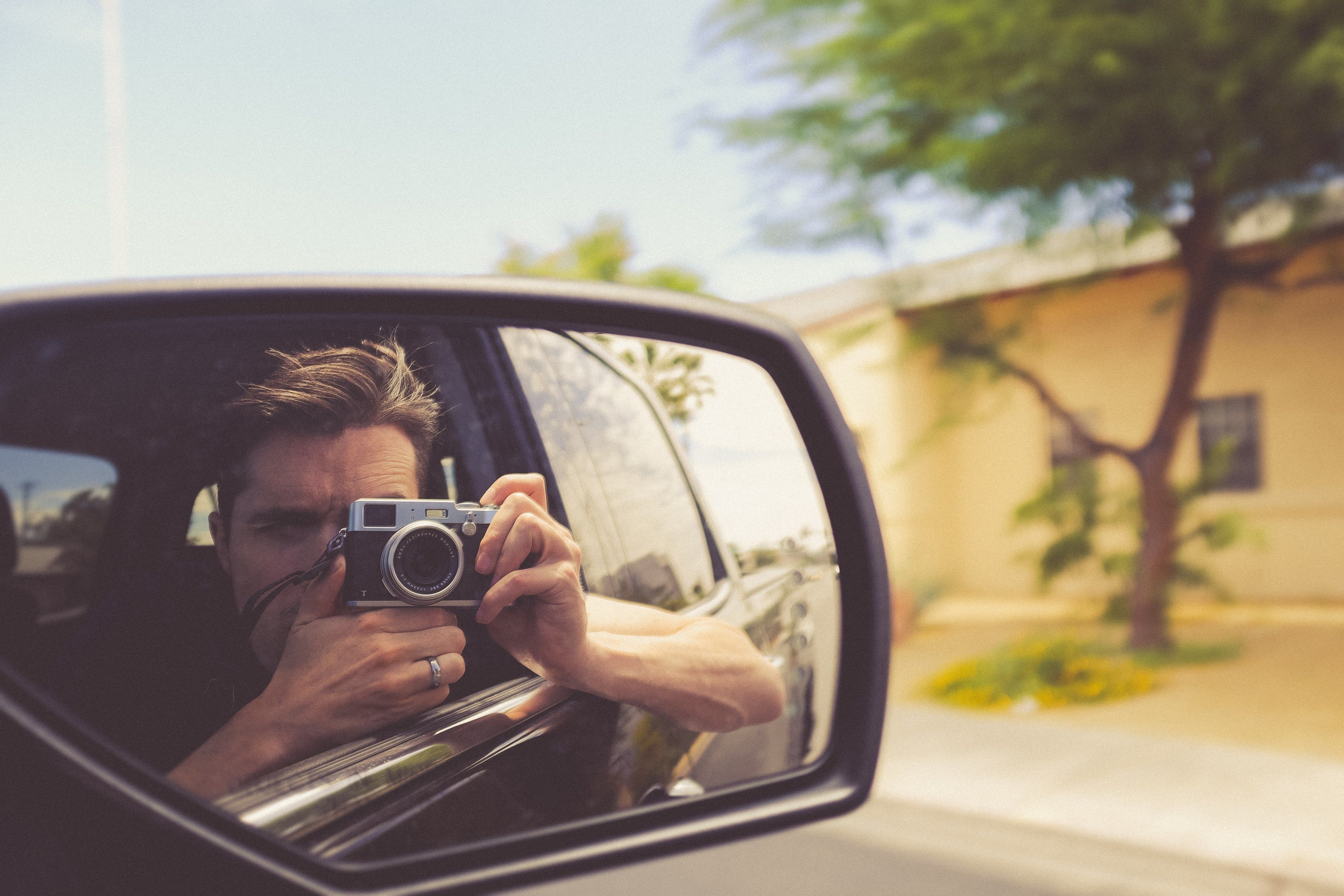 Wallpaper / a photographer taking his self portrait in the passenger side mirror, _passenger mirror selfie 4k wallpaper