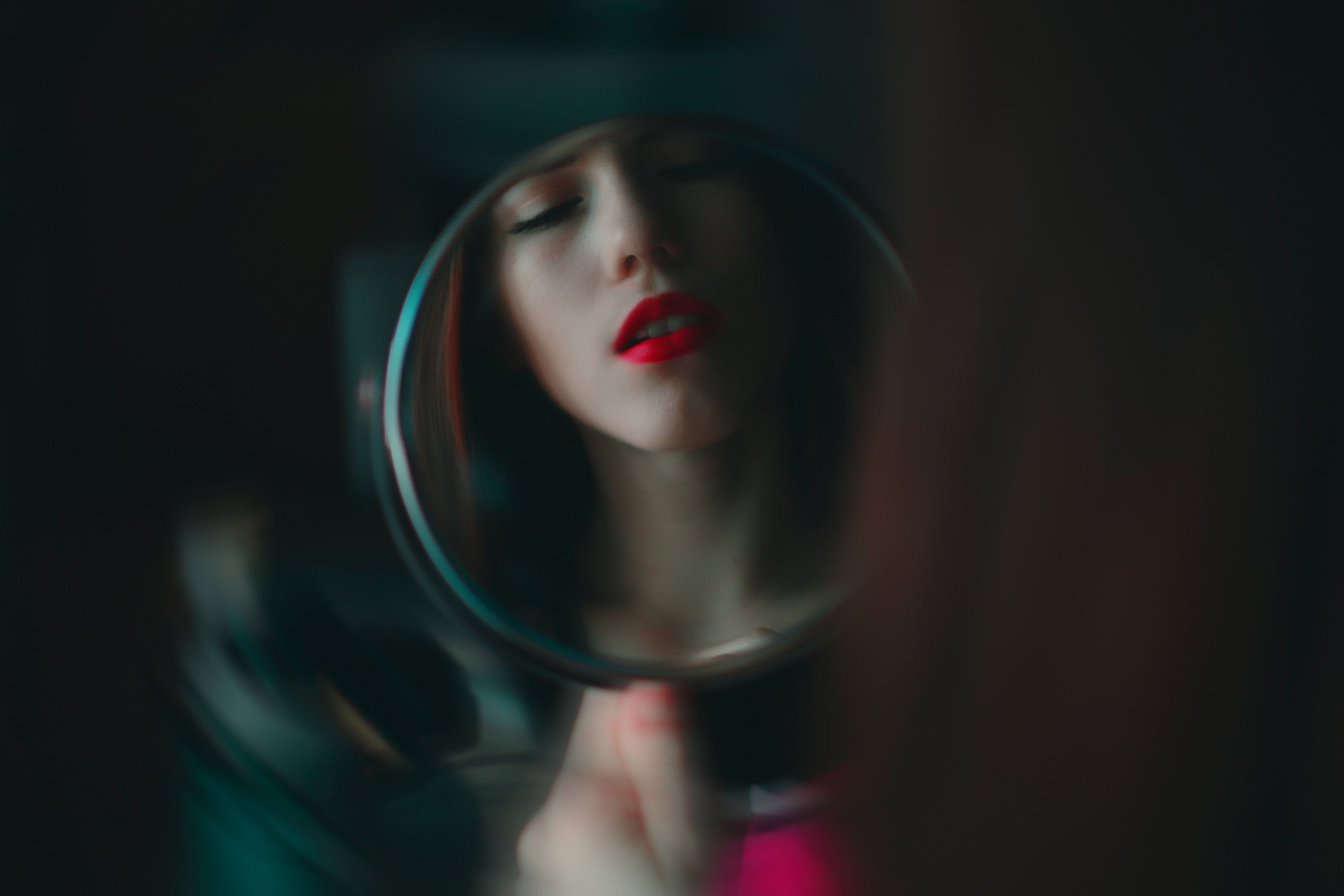 Selfie mirror reflection lips makeup mood girl wallpaperx2513