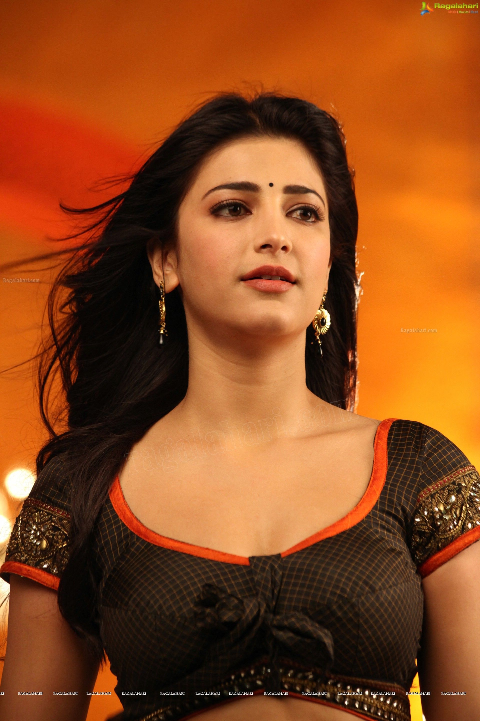 Exclusive Photo of Shruti Haasan in Race Gurram (Hot, Spicy and HD). Actresses, Race gurram, Actress photo