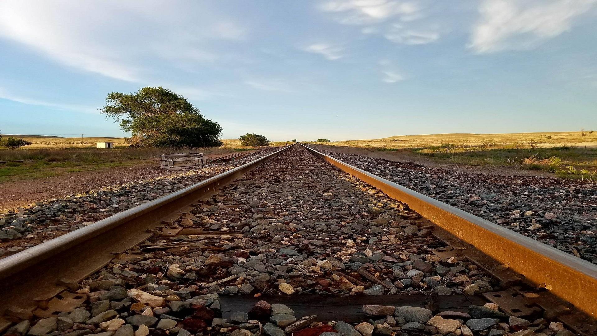 OC) A Railroad at sunset in New Mexico [1920x1080]