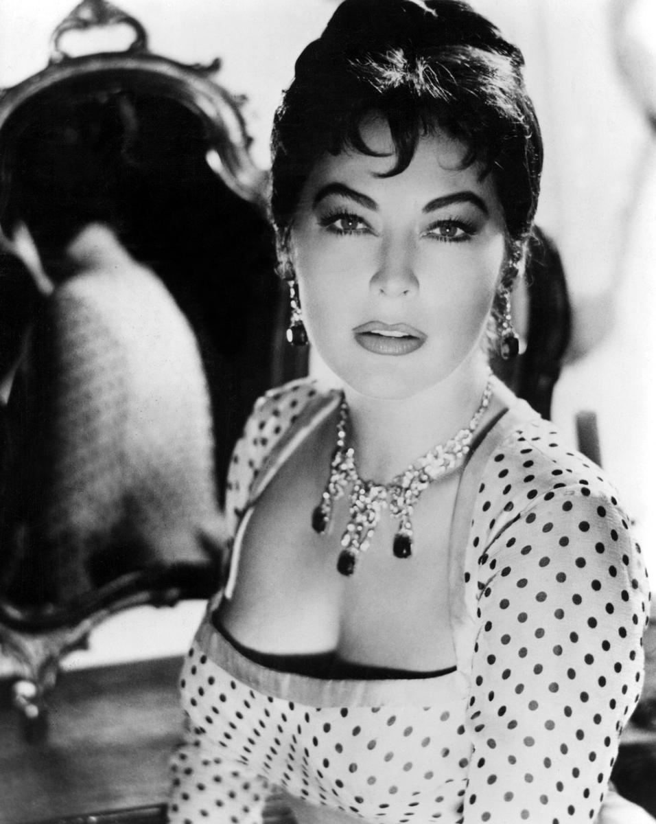 956x1200px Ava Gardner 120.25 KB