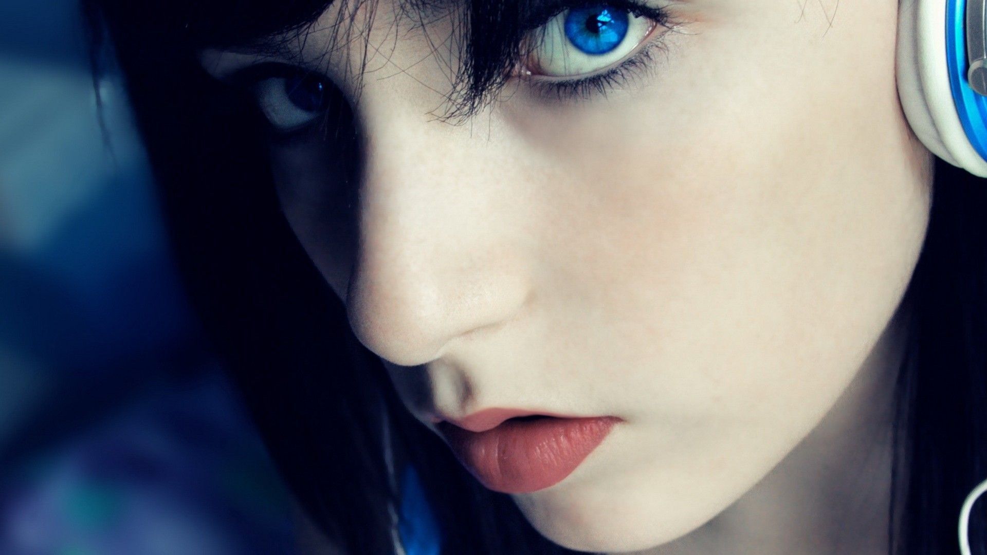 Blue Eyes. Eyes wallpaper, Black hair blue eyes, Girl with headphones