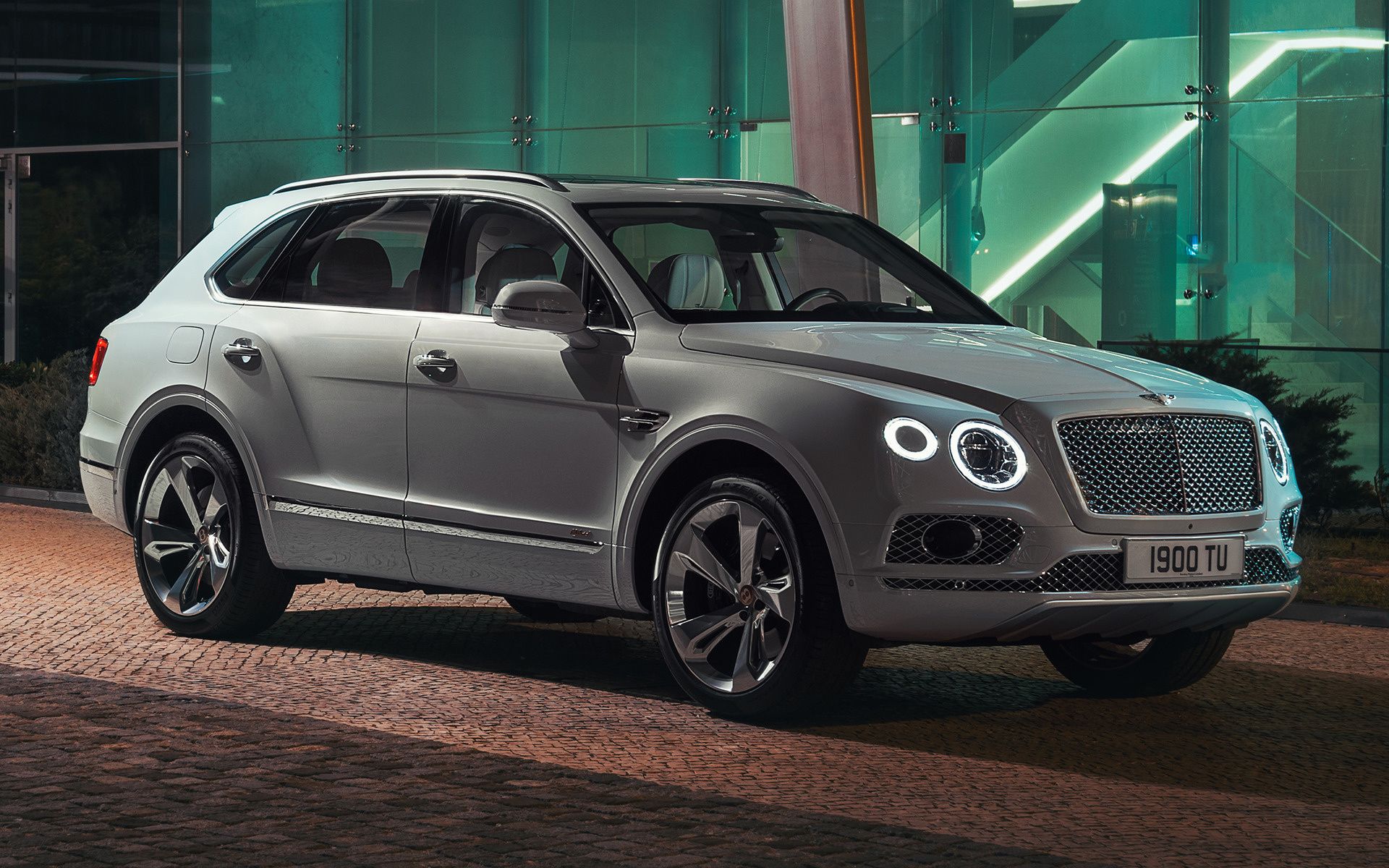 Bentley Bentayga Hybrid and HD Image