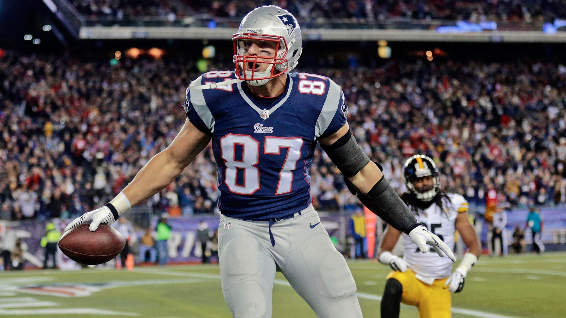 Patriots keep Rob Gronkowski away from joint practice with Redskins