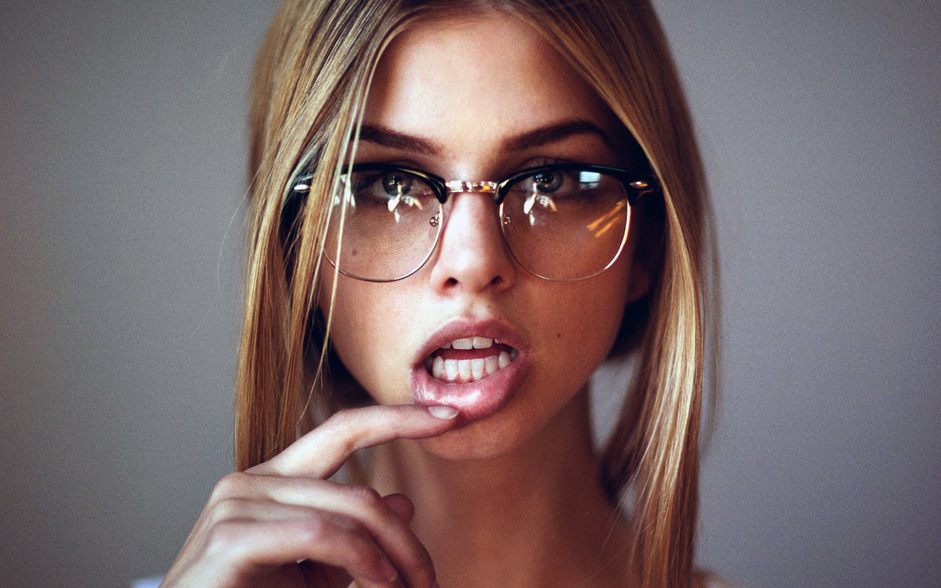 Girl Glasses Lips Beauty Face Wallpaper