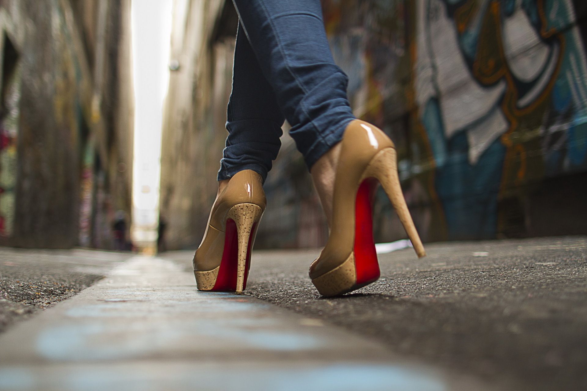 A person wearing high heels photo – Free Journal Image on Unsplash