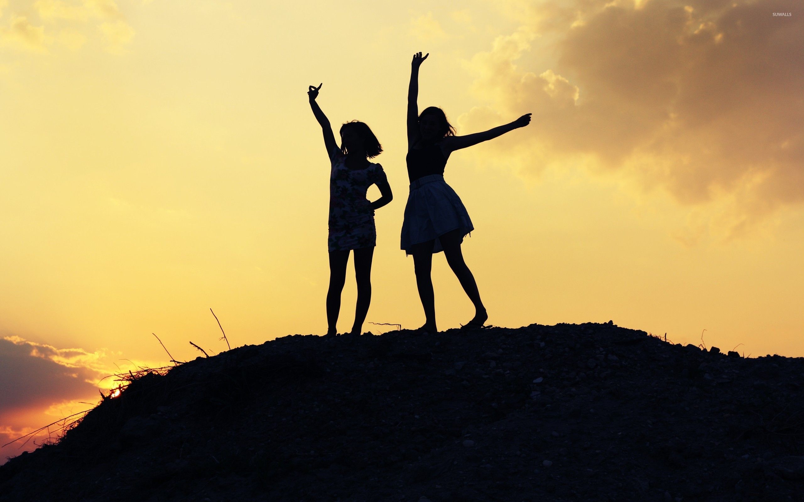 Girls' silhouettes in the sunset wallpaper wallpaper