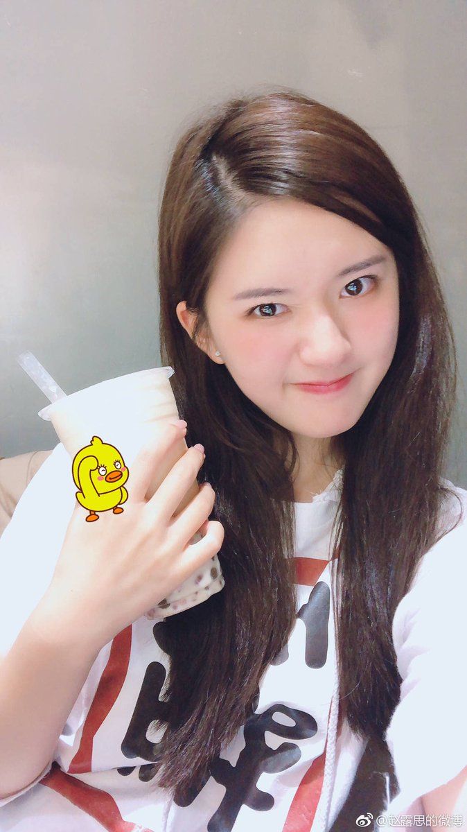 cdrama vids Lusi enjoys milk tea in latest selfies #赵露思 #zhaolusi