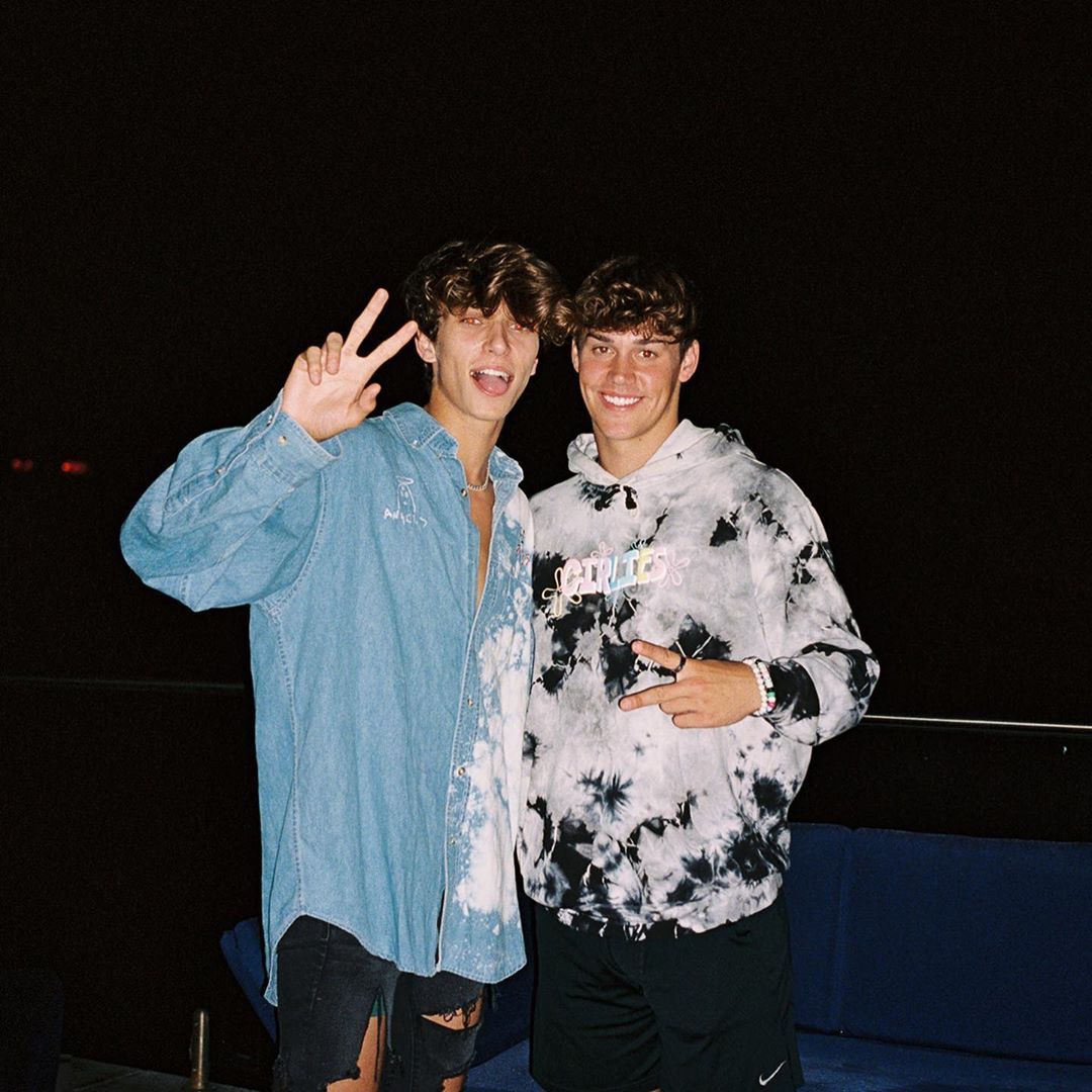 josh richards, noah beck to leave tiktok for competitor app, triller. Josh richards, Boy celebrities, Cute poses for picture