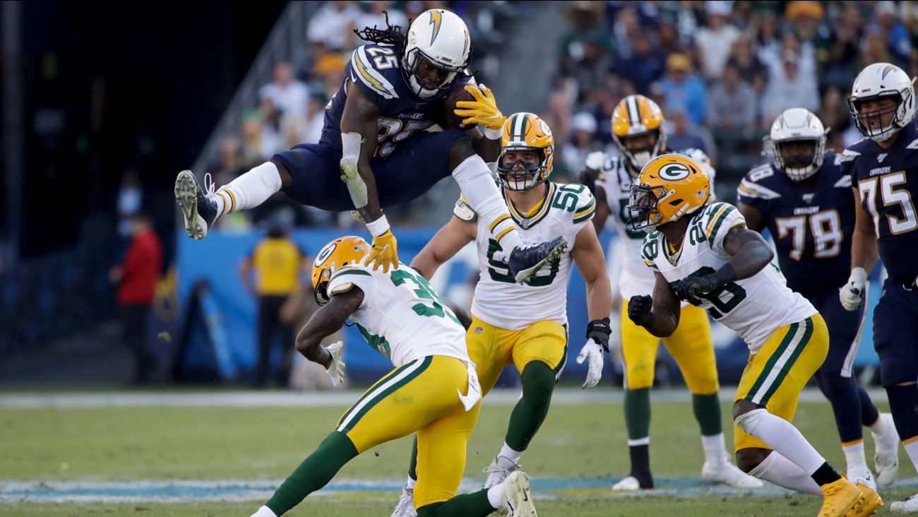 Melvin Gordon Pushes Chargers To 26 11 Victory Against Green Bay Packers Los Angeles