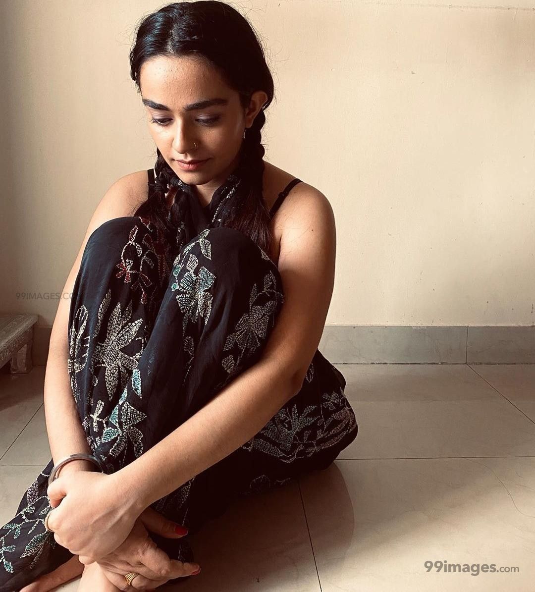 Apoorva Arora Hot HD Photo & Wallpaper for mobile, WhatsApp DP (1080p) (1080x1195)