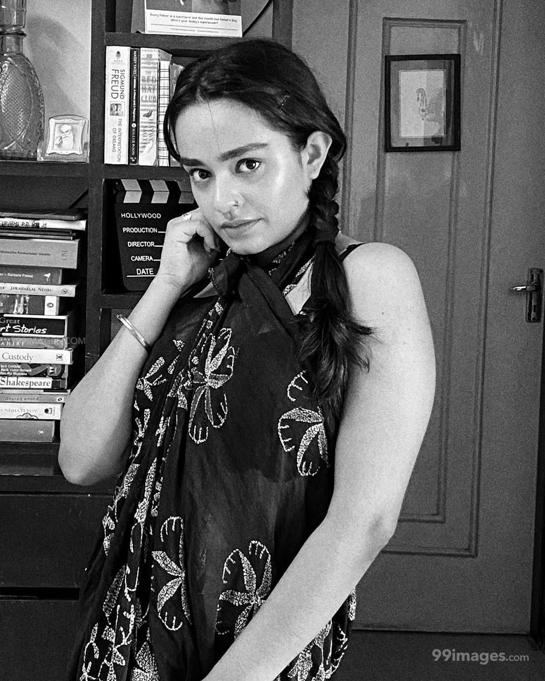 Apoorva Arora HD Wallpaper (Desktop Background / Android / iPhone) (1080p, 4k) (1080x1350)