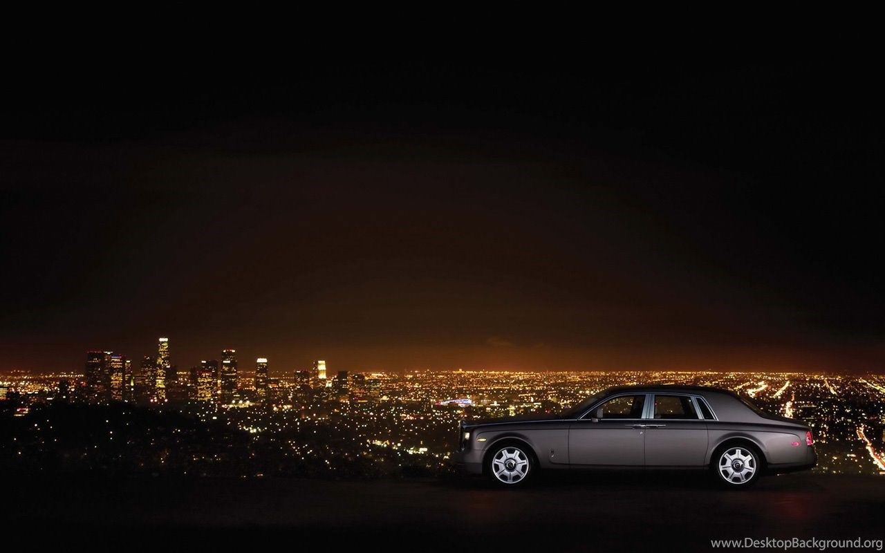 Rolls Royce Phantom With City Background Desktop Wallpaper. Desktop Background