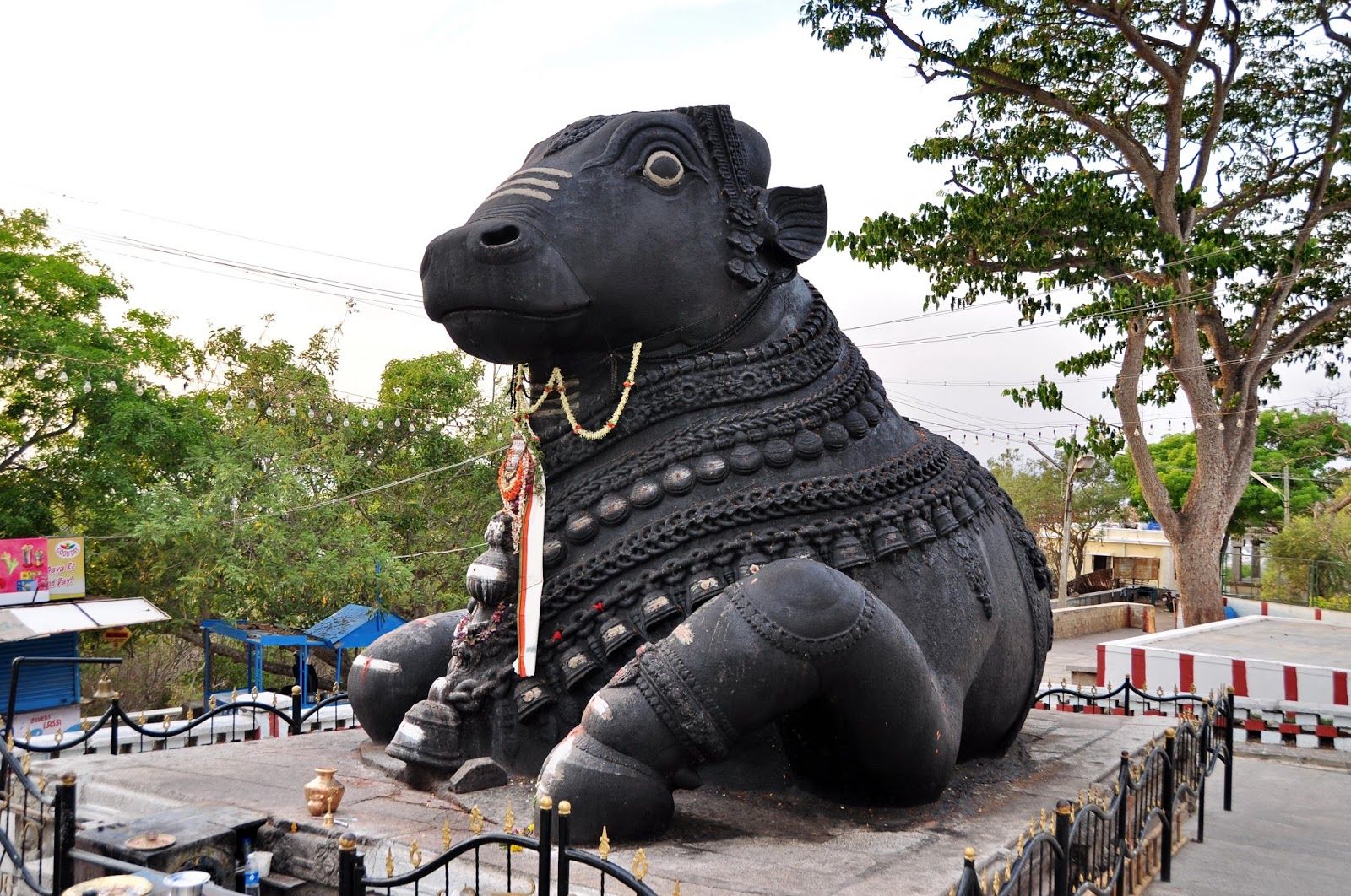 Бангалор храм быка