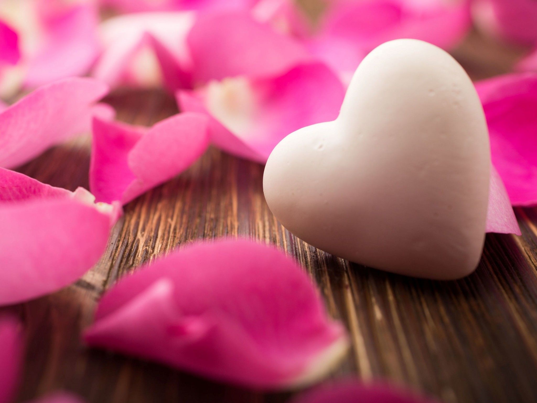 Love heart 4K Wallpaper, White heart, Rose petals, Wooden background, Closeup, Bokeh, Love