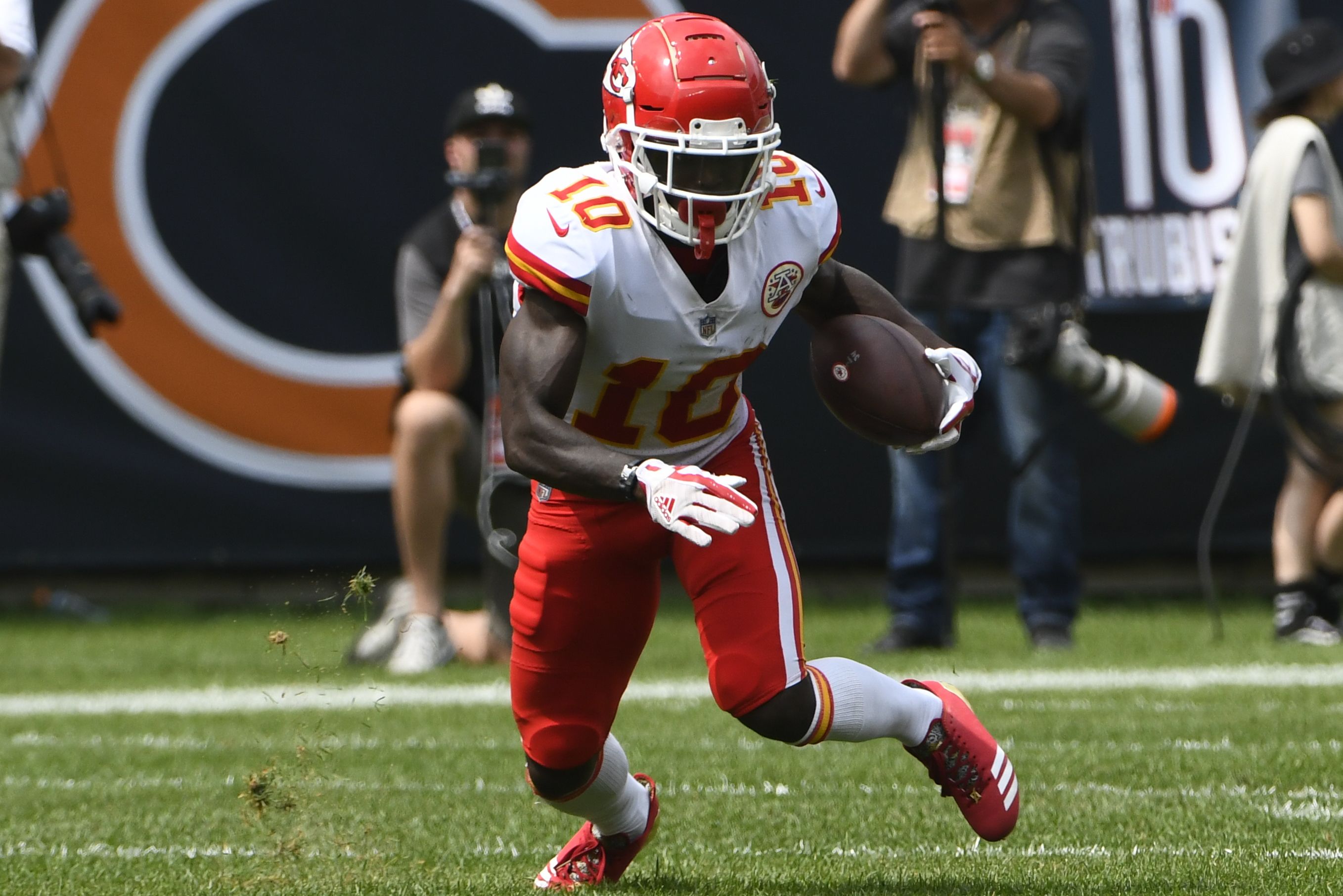 Tyreek Hill, Travis Kelce, More Fantasy Impact After Patrick Mahomes' Injury. Bleacher Report. Latest News, Videos and Highlights