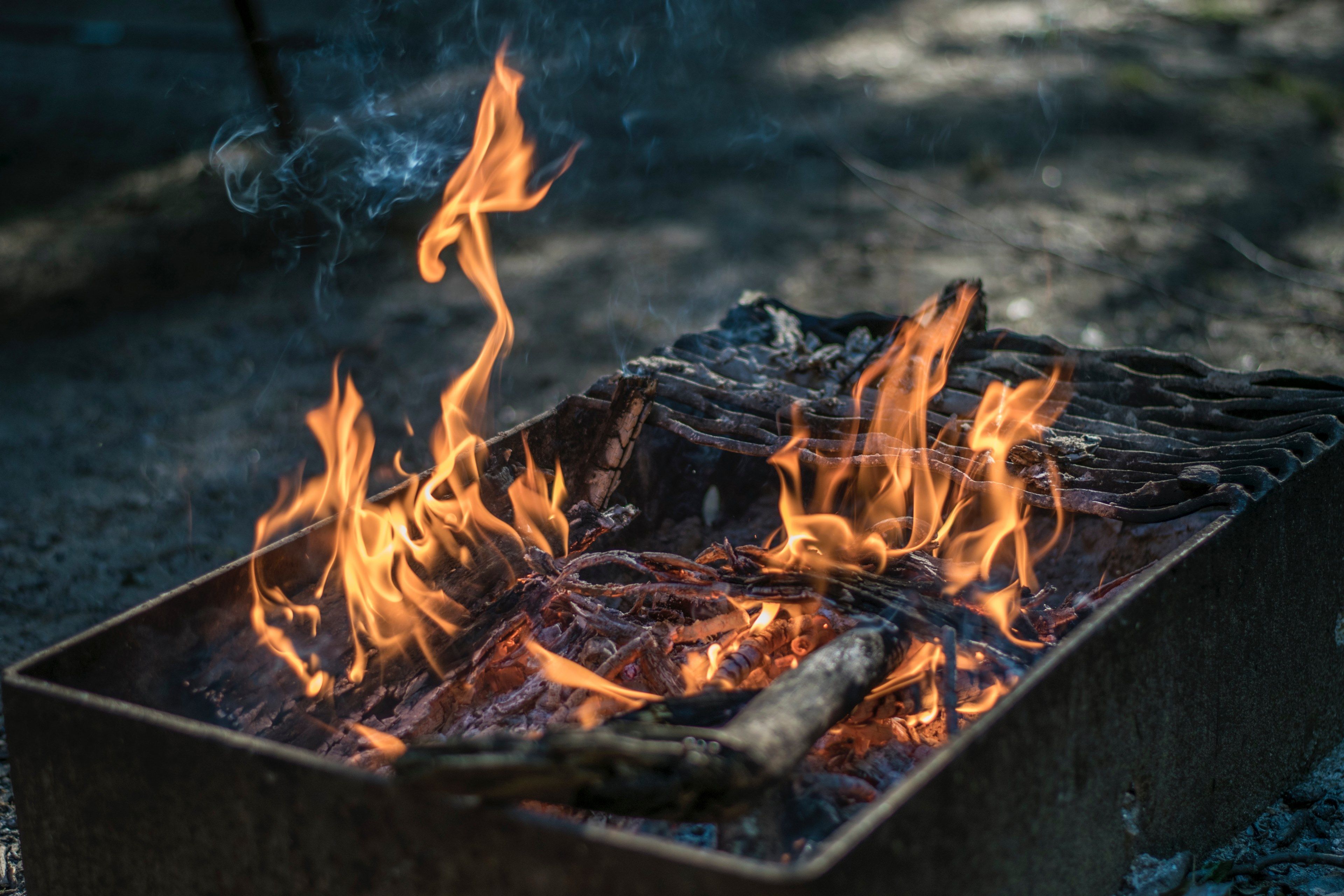 Wallpaper / flames on a barbeque grill, _barbeque flames 4k wallpaper