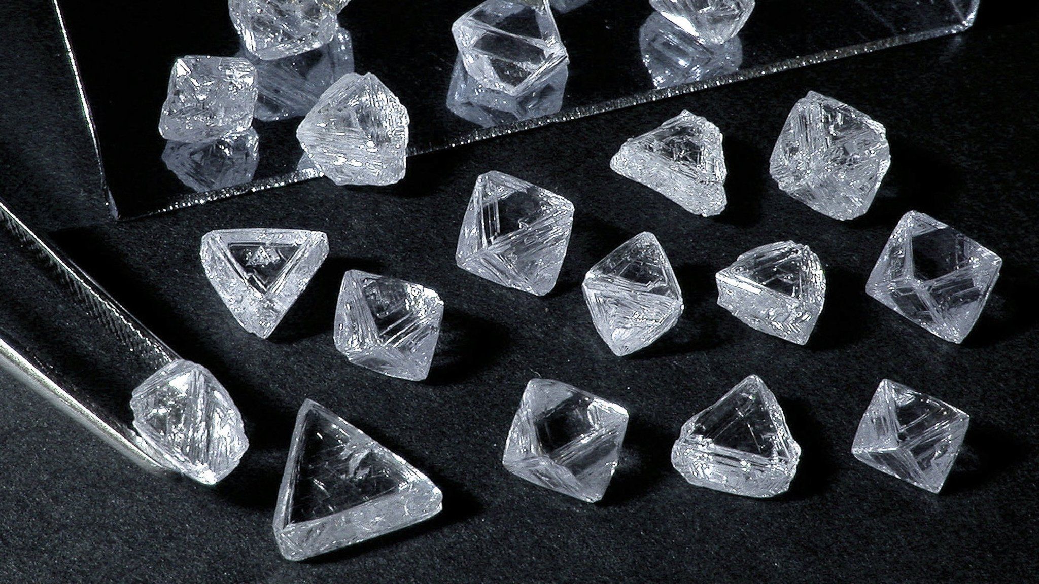 De Beers says diamond market faces 'fragile recovery'