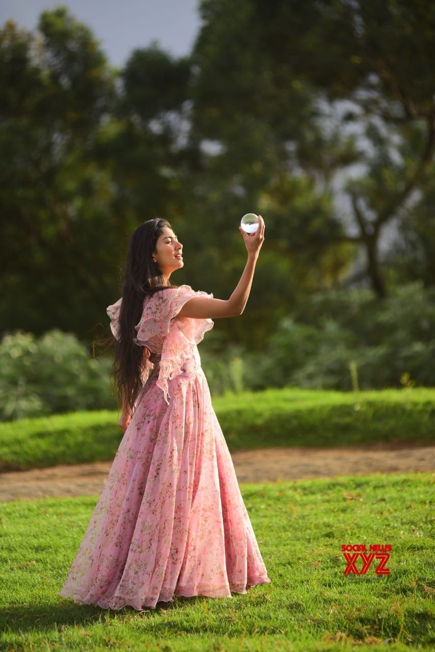 Sai Pallavi's Athiran Telugu Version Anukoni Athidhi Movie Stills. Lengha blouse designs, Saree floral, Psychological thrillers