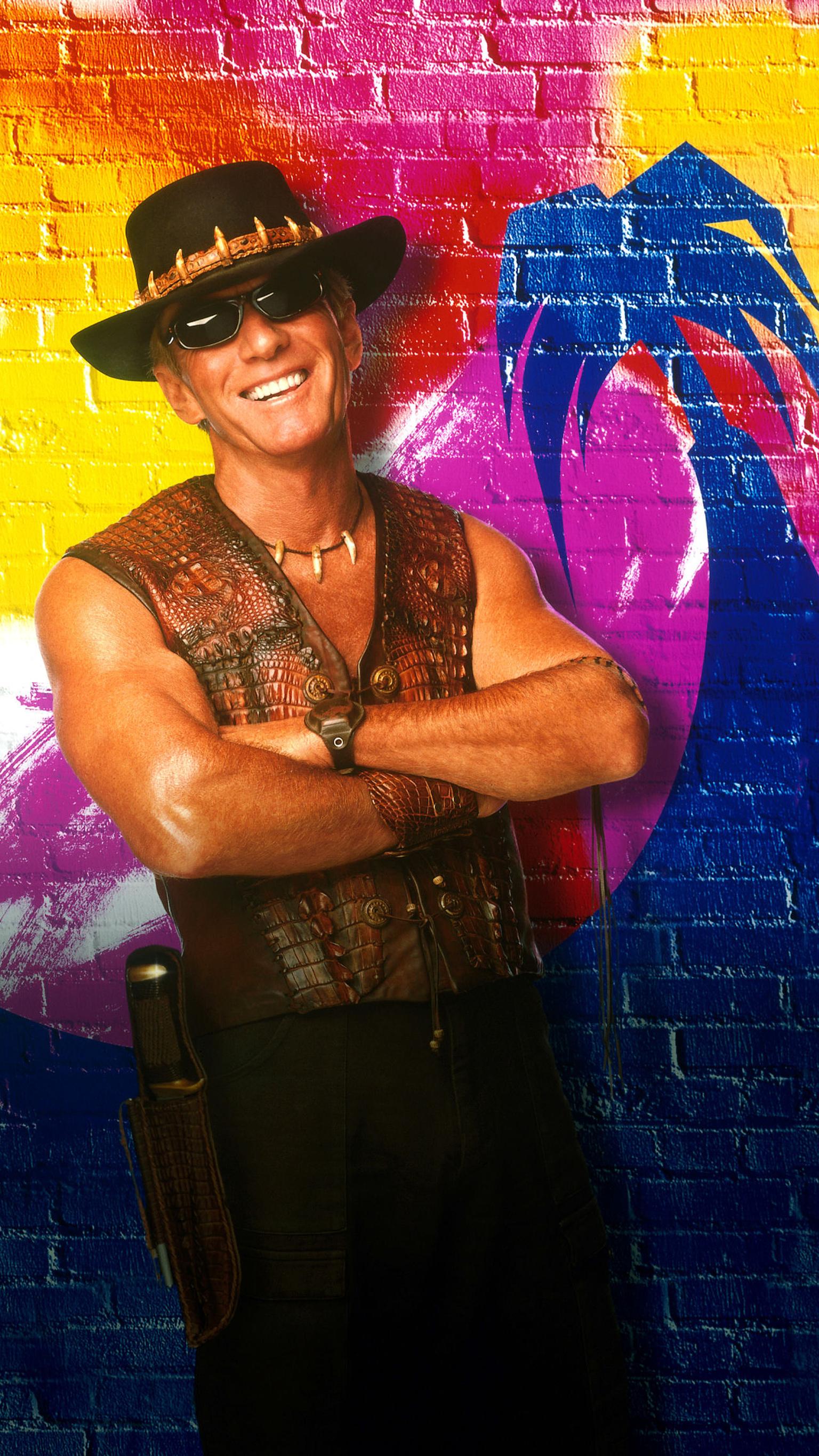 Crocodile Dundee in Los Angeles Phone Wallpaper
