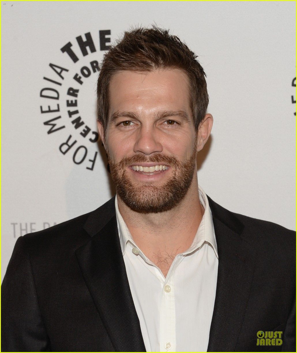 Джофф Стульц. Джофф Стульц Джоэл МАКХЭЙЛ. Geoff stults and Parker young. Джофф Стульц с бородой.