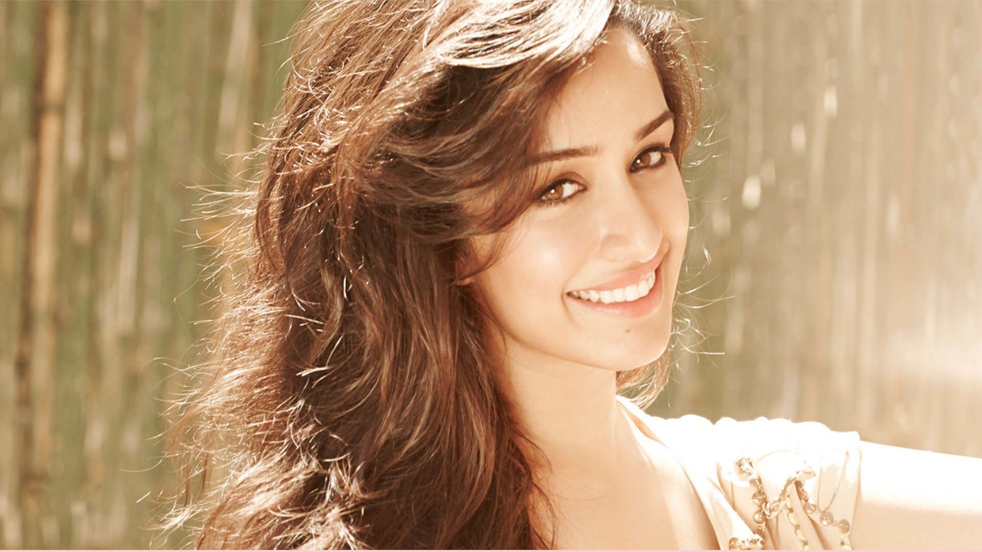 Beautiful Shraddha Kapoor HD Photo For Mobile