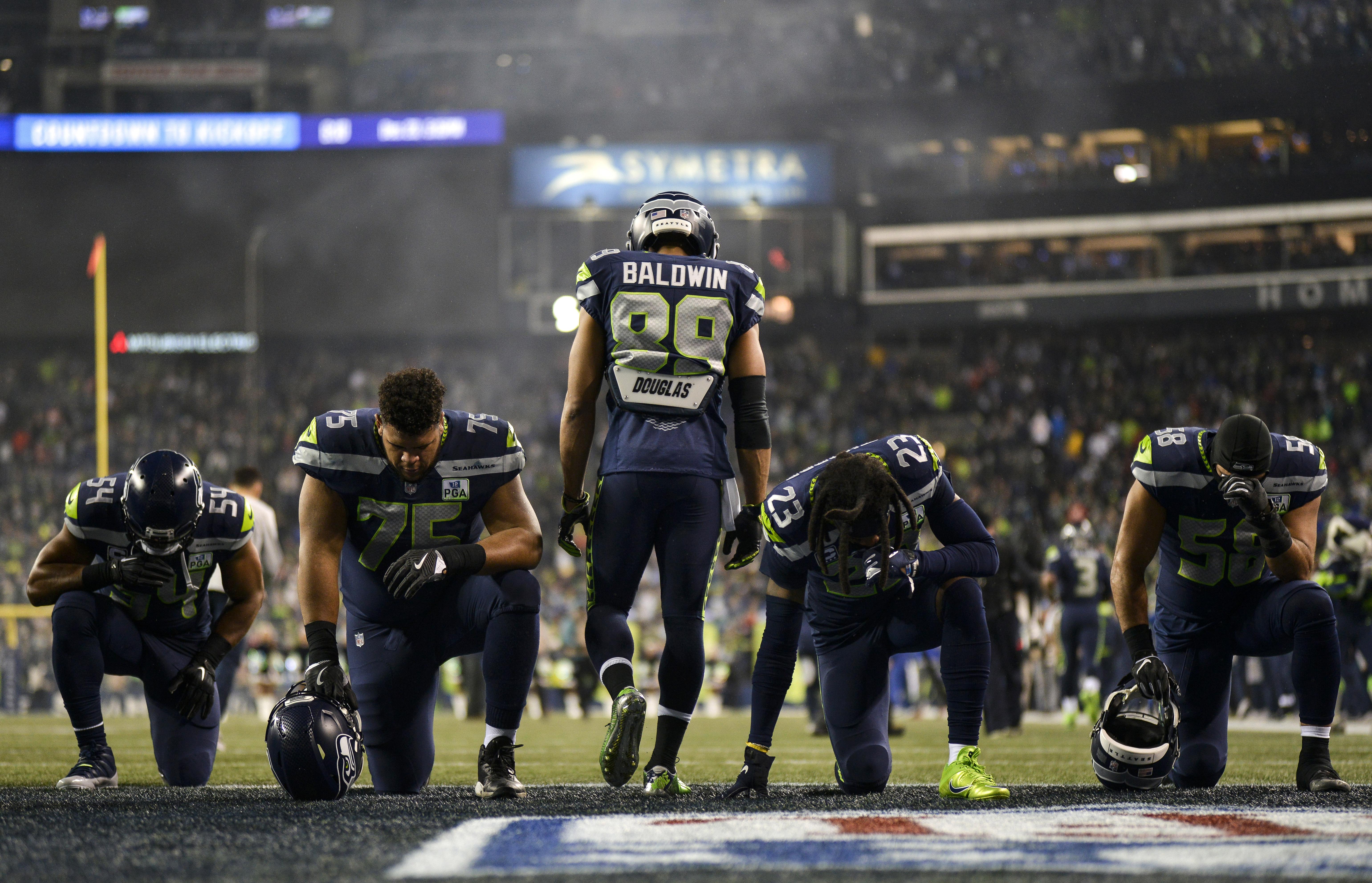 doug baldwin wallpaper,player,gridiron football,sports gear