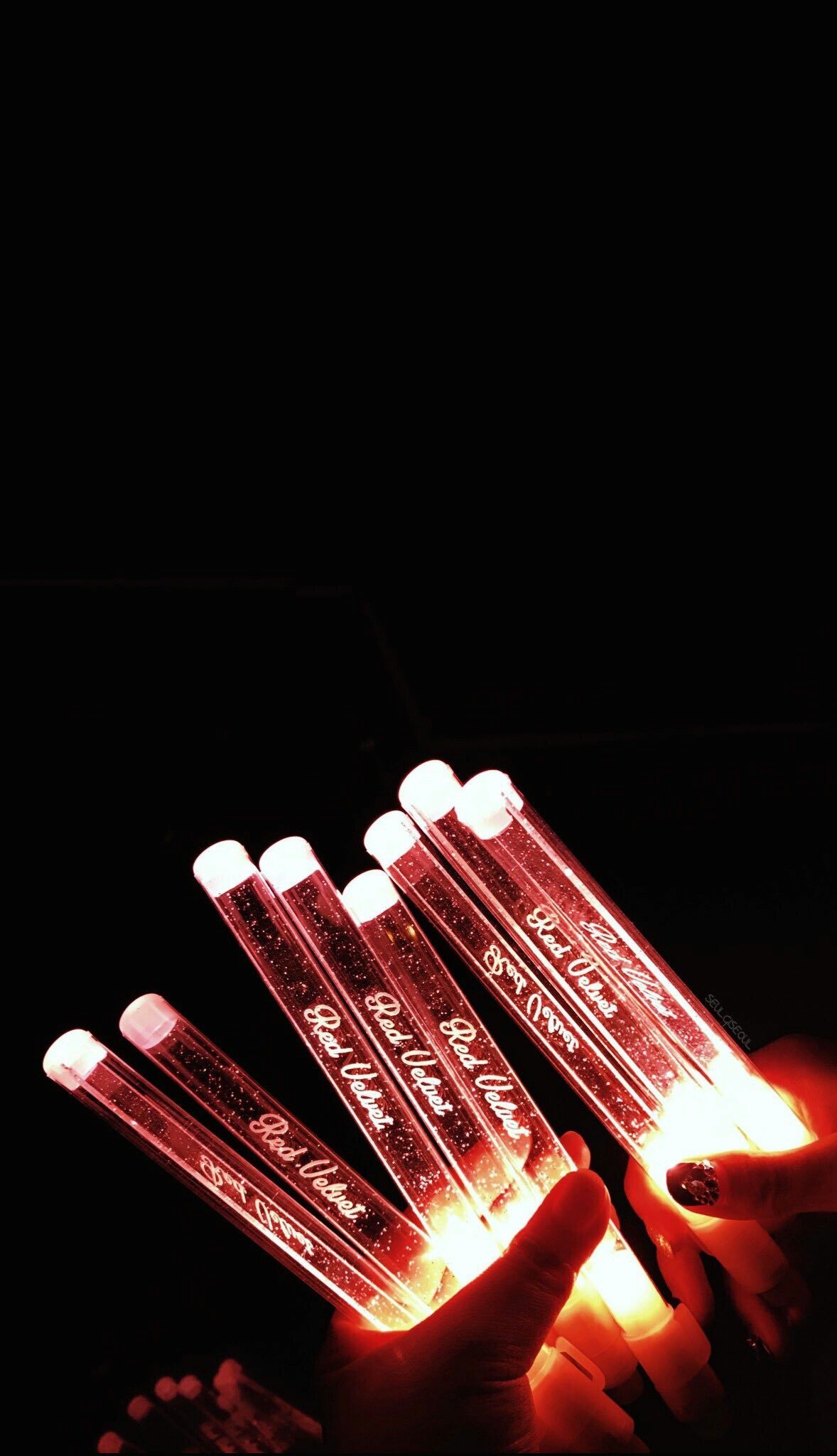 red velvet light stick. Walpapers pretos, Papel de parede kpop, Papeis de parede azuis