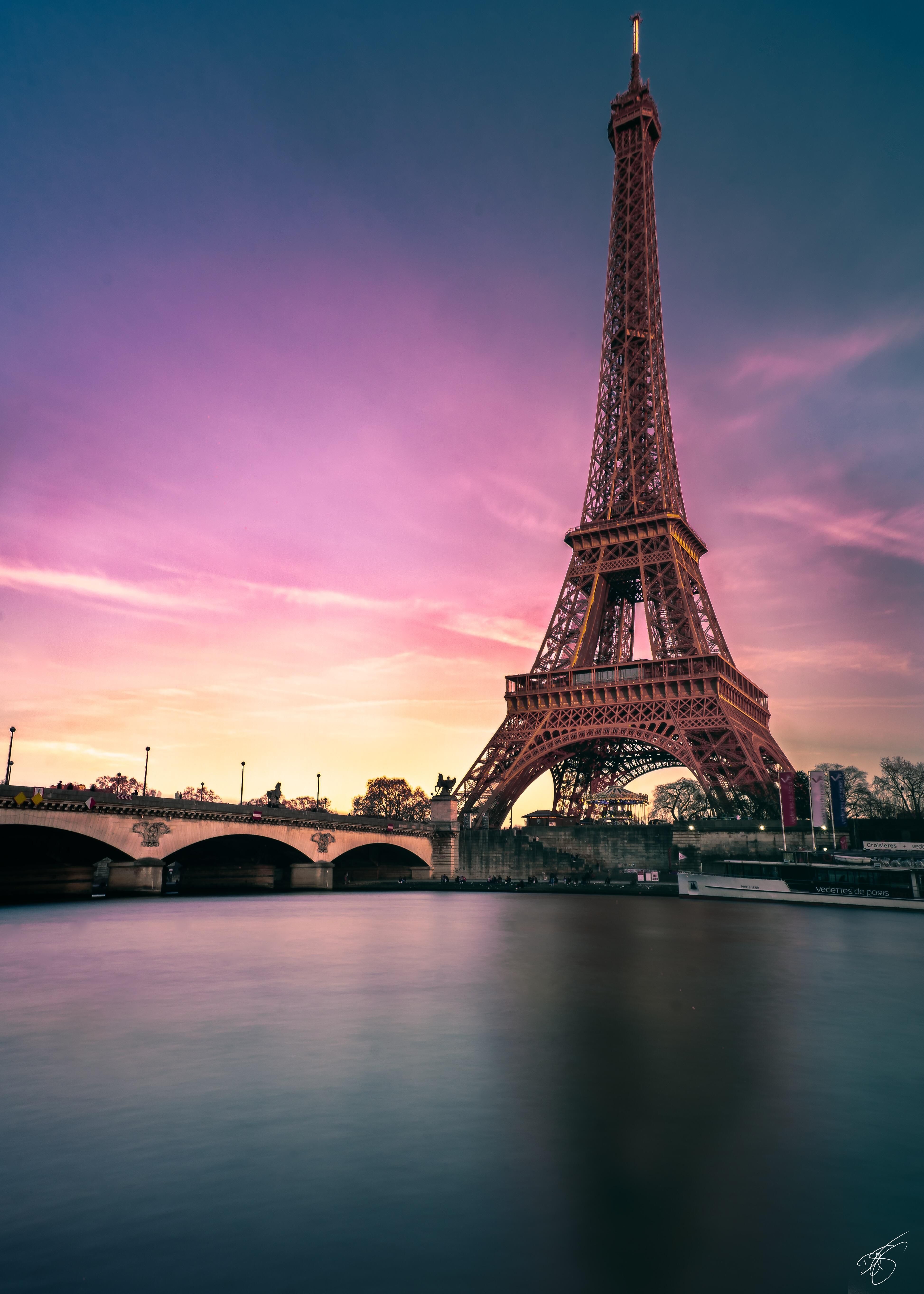 ITAP of a heap of metal at sunset by dereksutton. .. . #photos #amazingworld #world #amazingphotog. Eiffel tower photography, Paris tour eiffel, Paris wallpaper